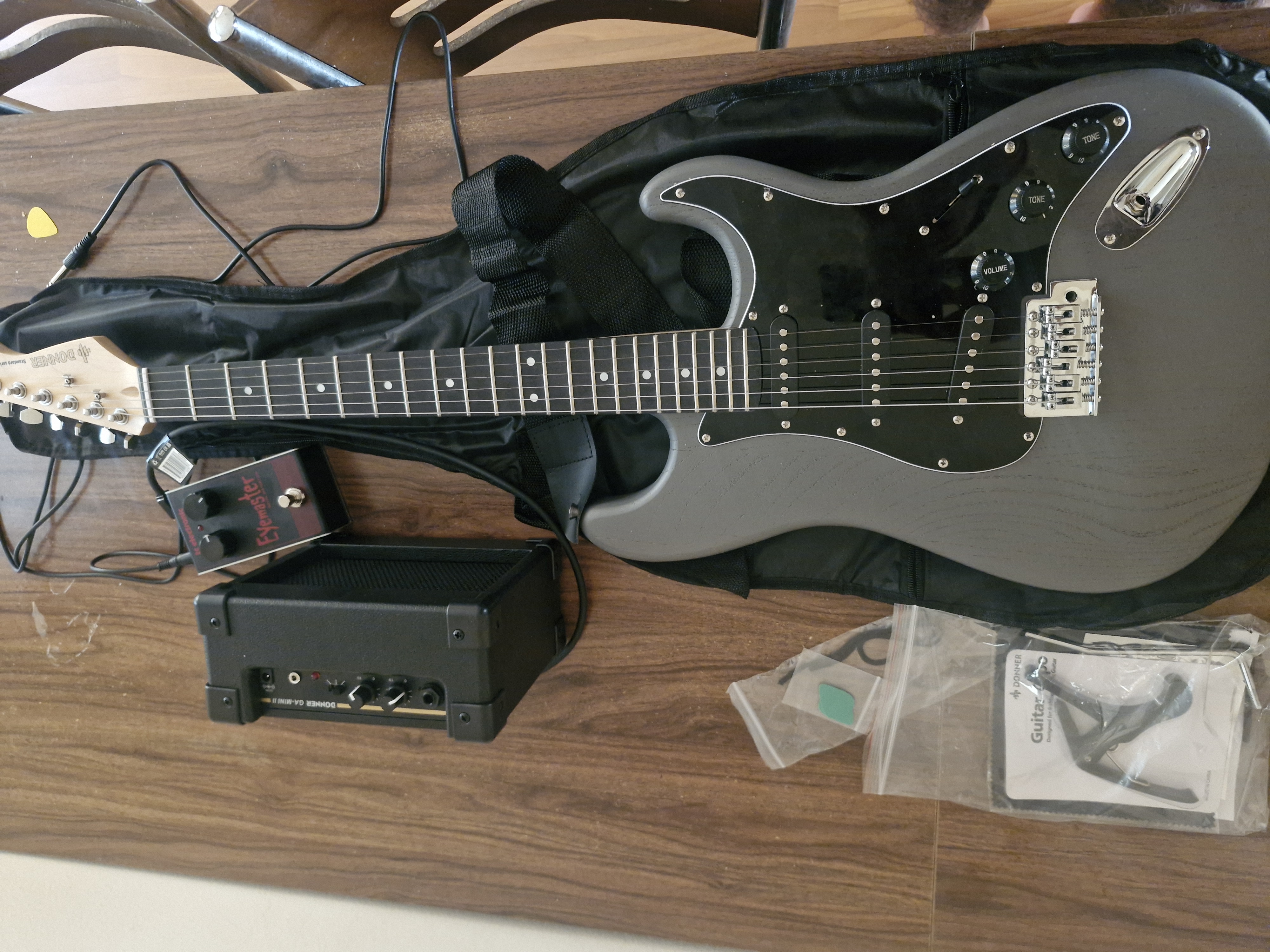 Donner DST-80 Elektro Gitar 1