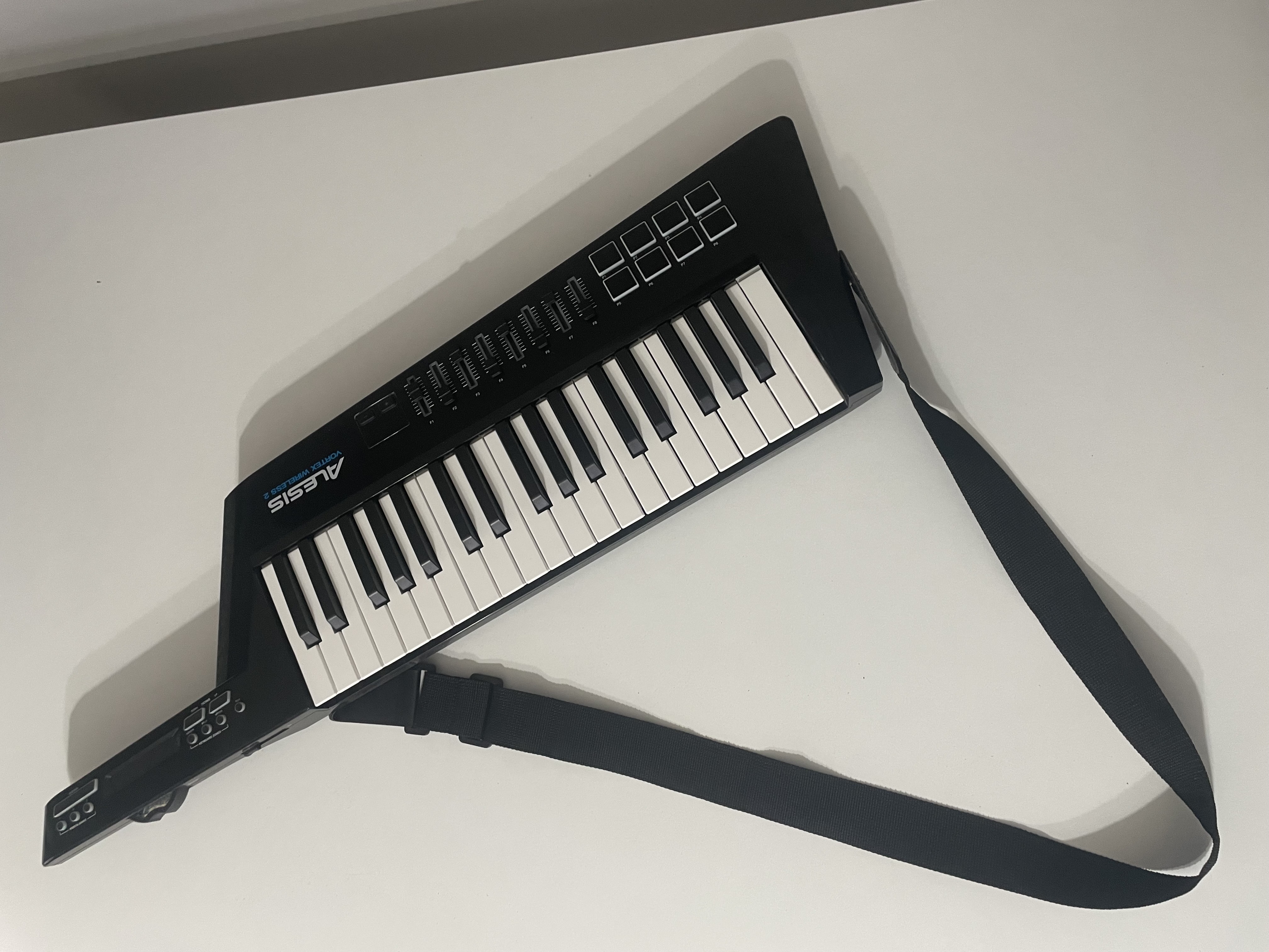 alesis vortex wireless 2 keytar 1