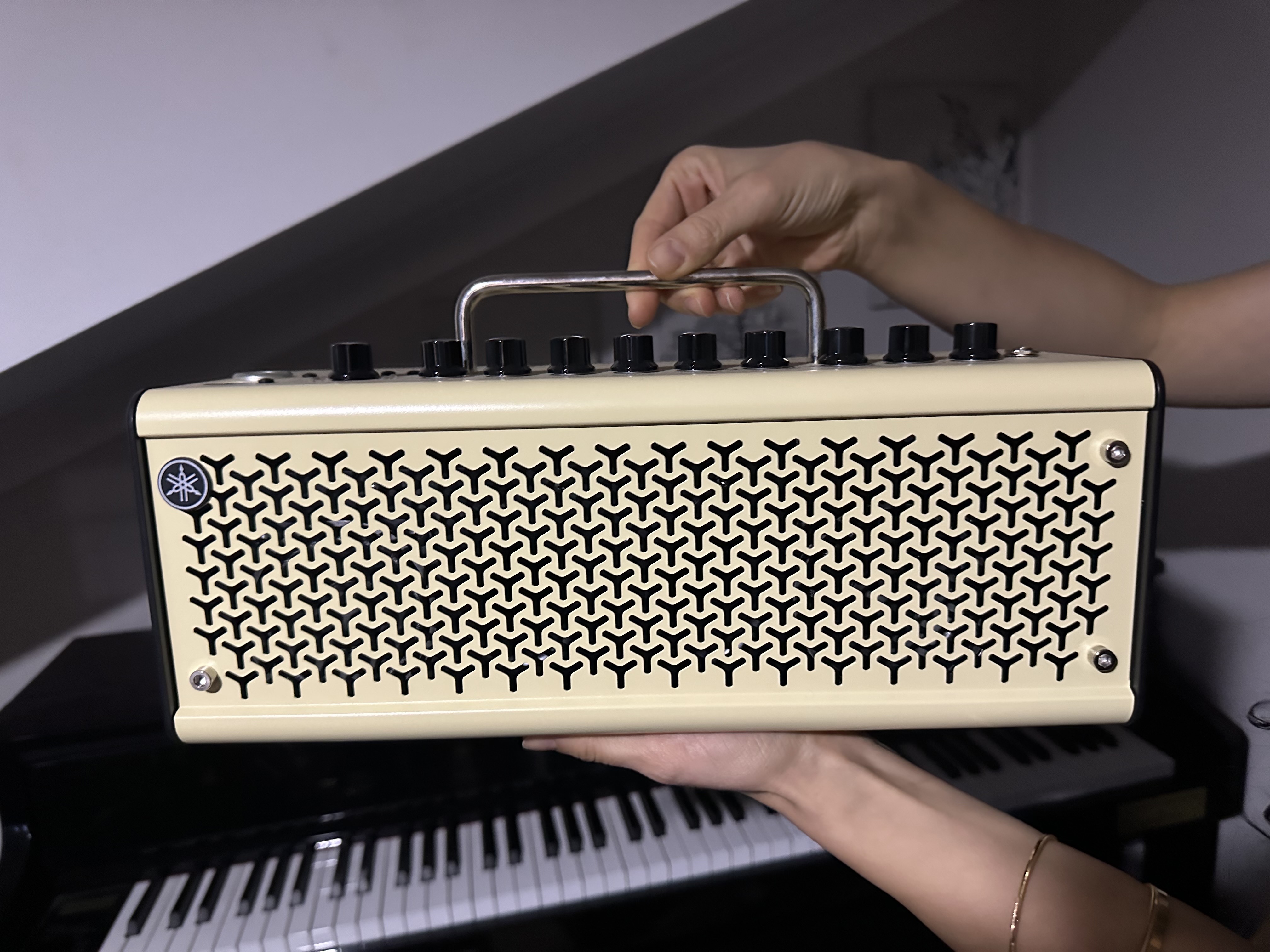 Yamaha THR10 II 2x3" 20-Watt Modeling 1