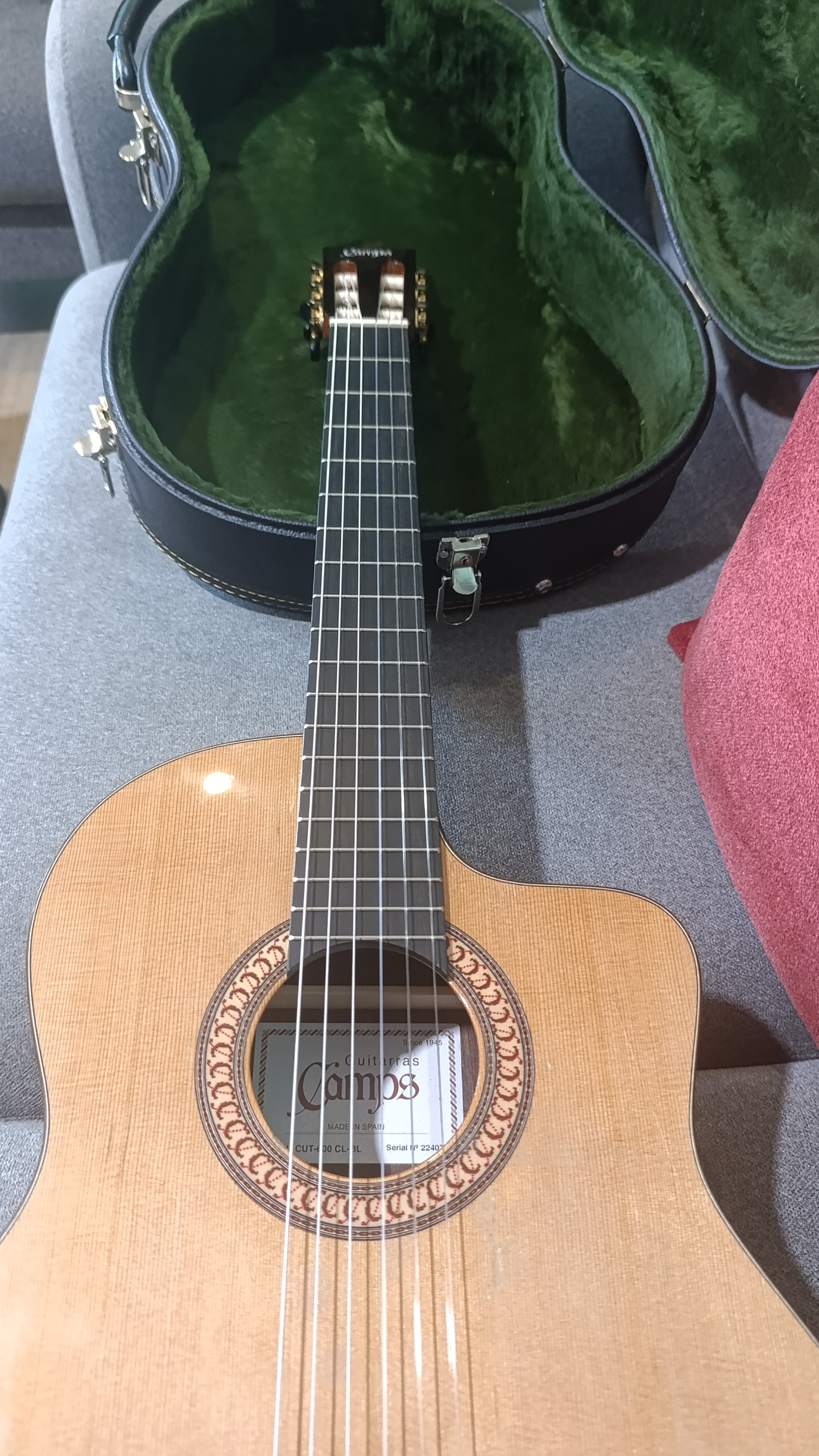 Camps Cut-600 Elektro Klasik Gitar 4