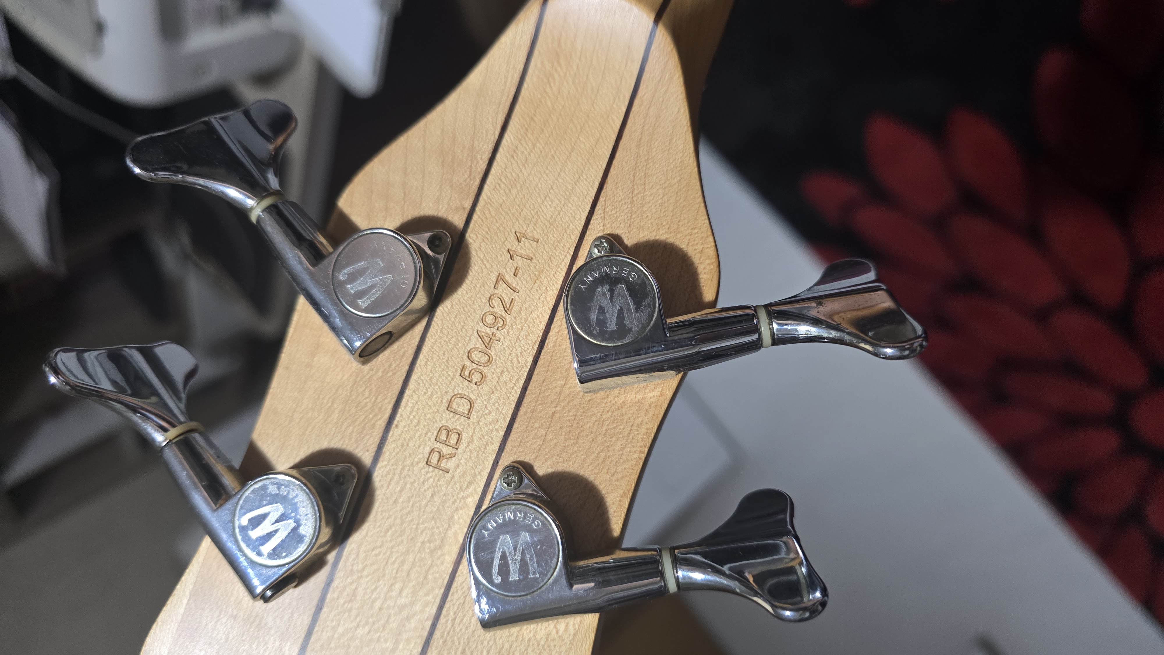 Warwick RockBass Corvette Basic,4 Telli - Masif Siyah Bass Gitar 7