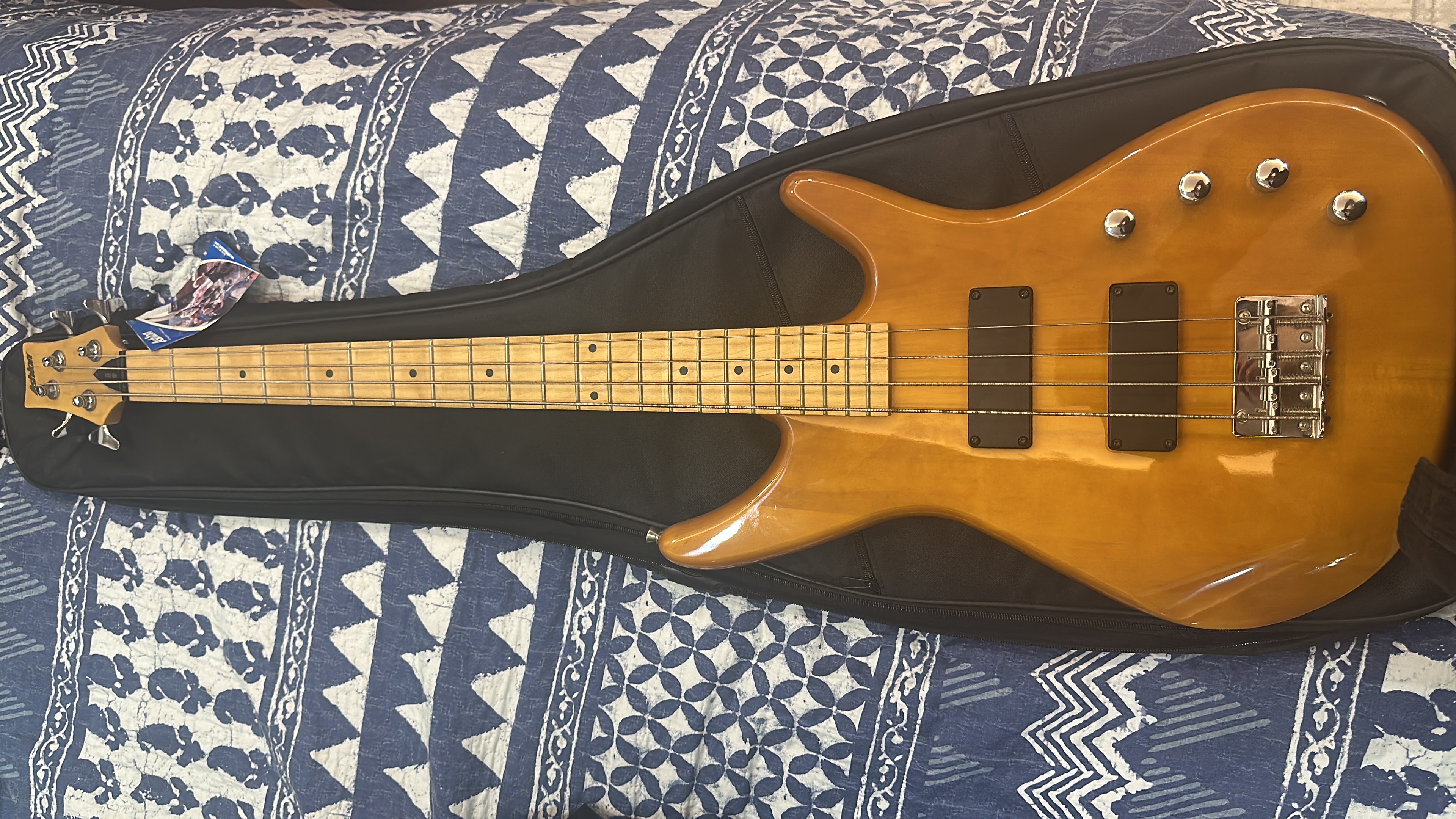 Ashton AB-800 aktif manyetikli bass gitar sıfr etiketli 6
