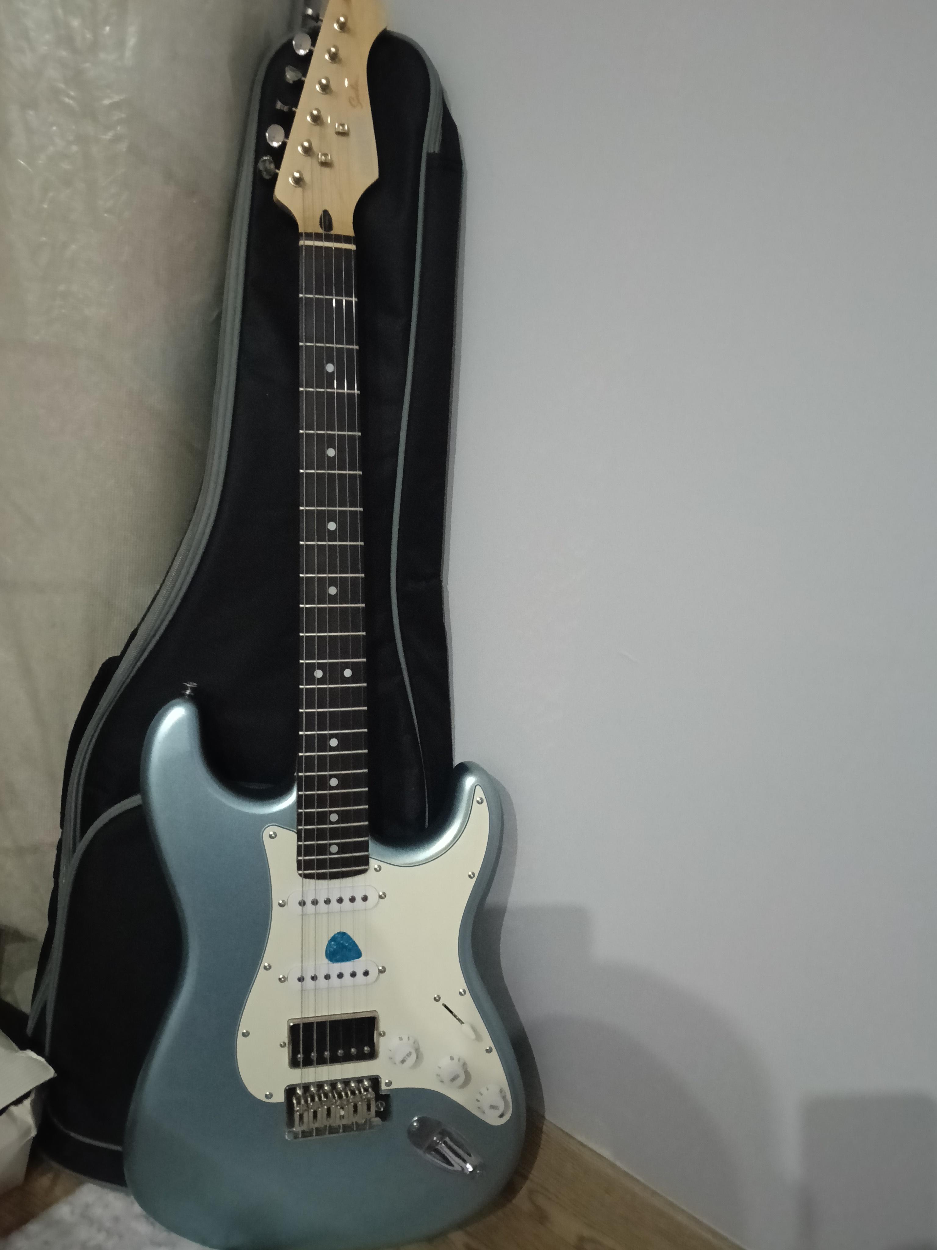 Donner DST-152R Elektro Gitar Seti (Metallic Ice Blue) 3
