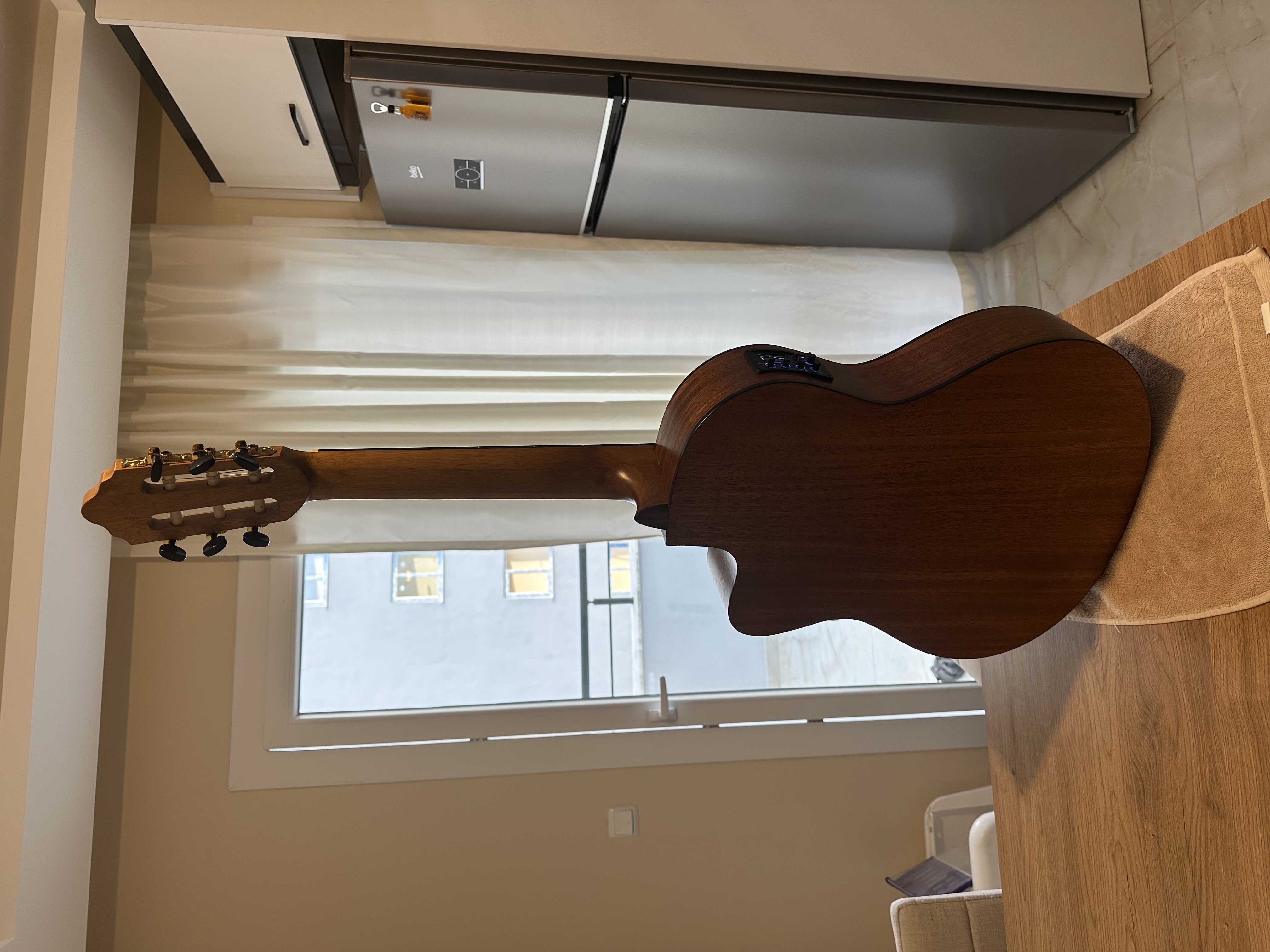 Valencia VC304CE klasik elektro gitar 2