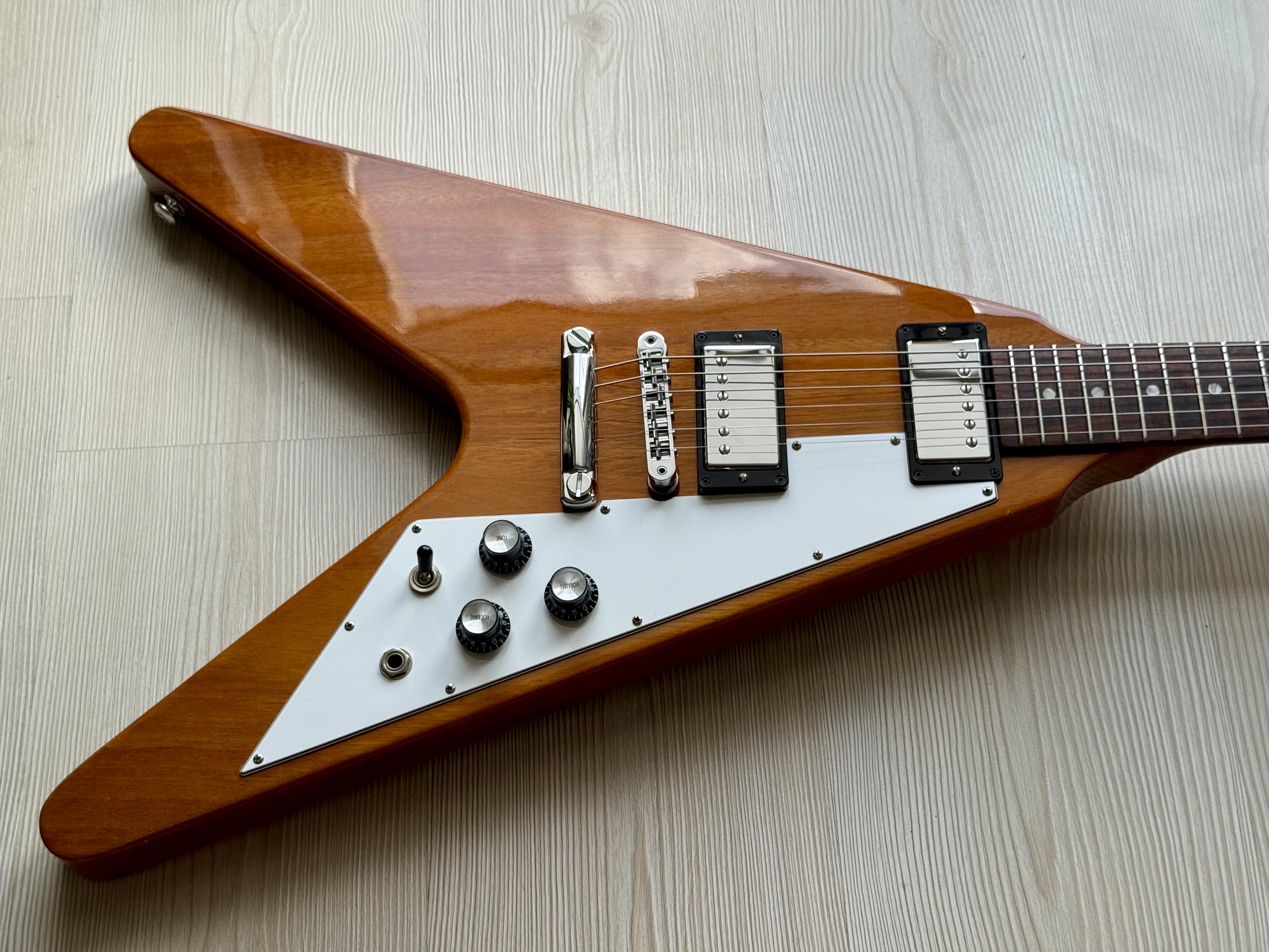 Gibson Flying V Antique Natural 4
