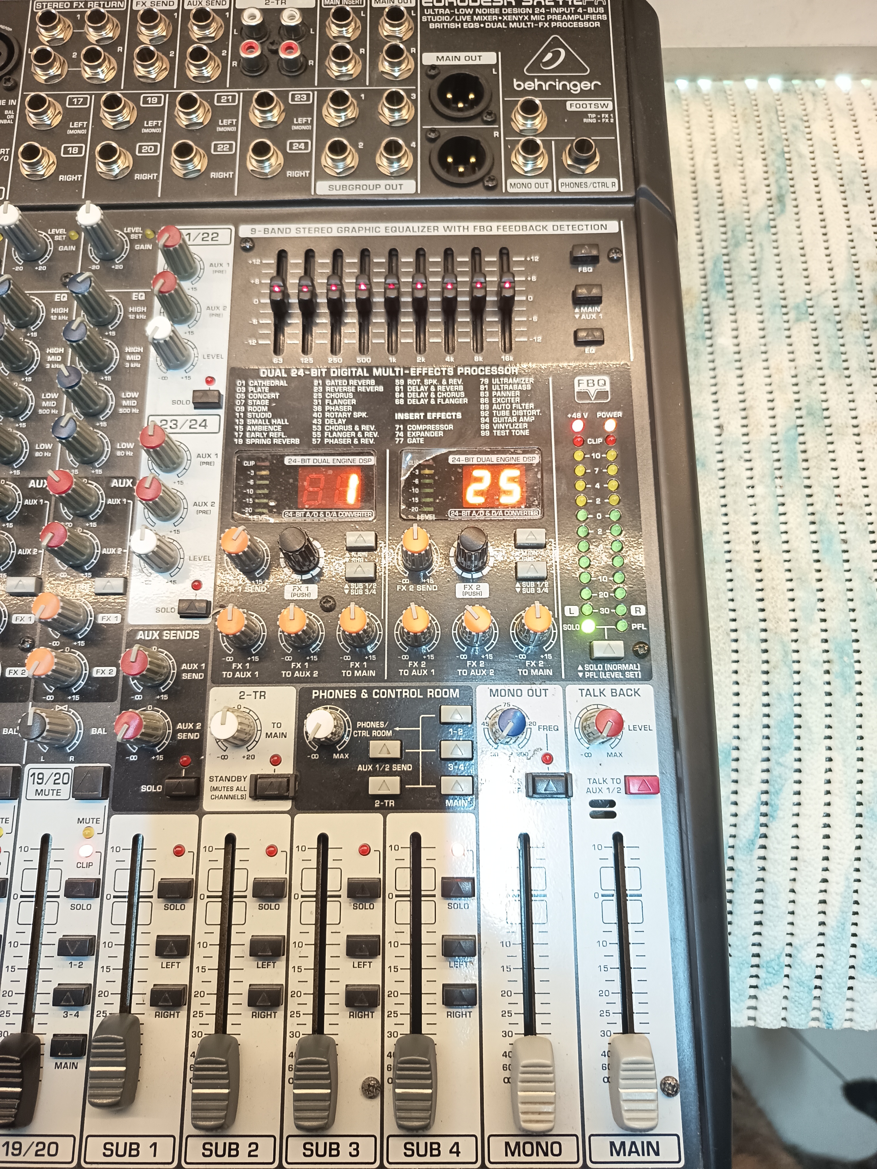 BEHRINGER SX2442FX 1