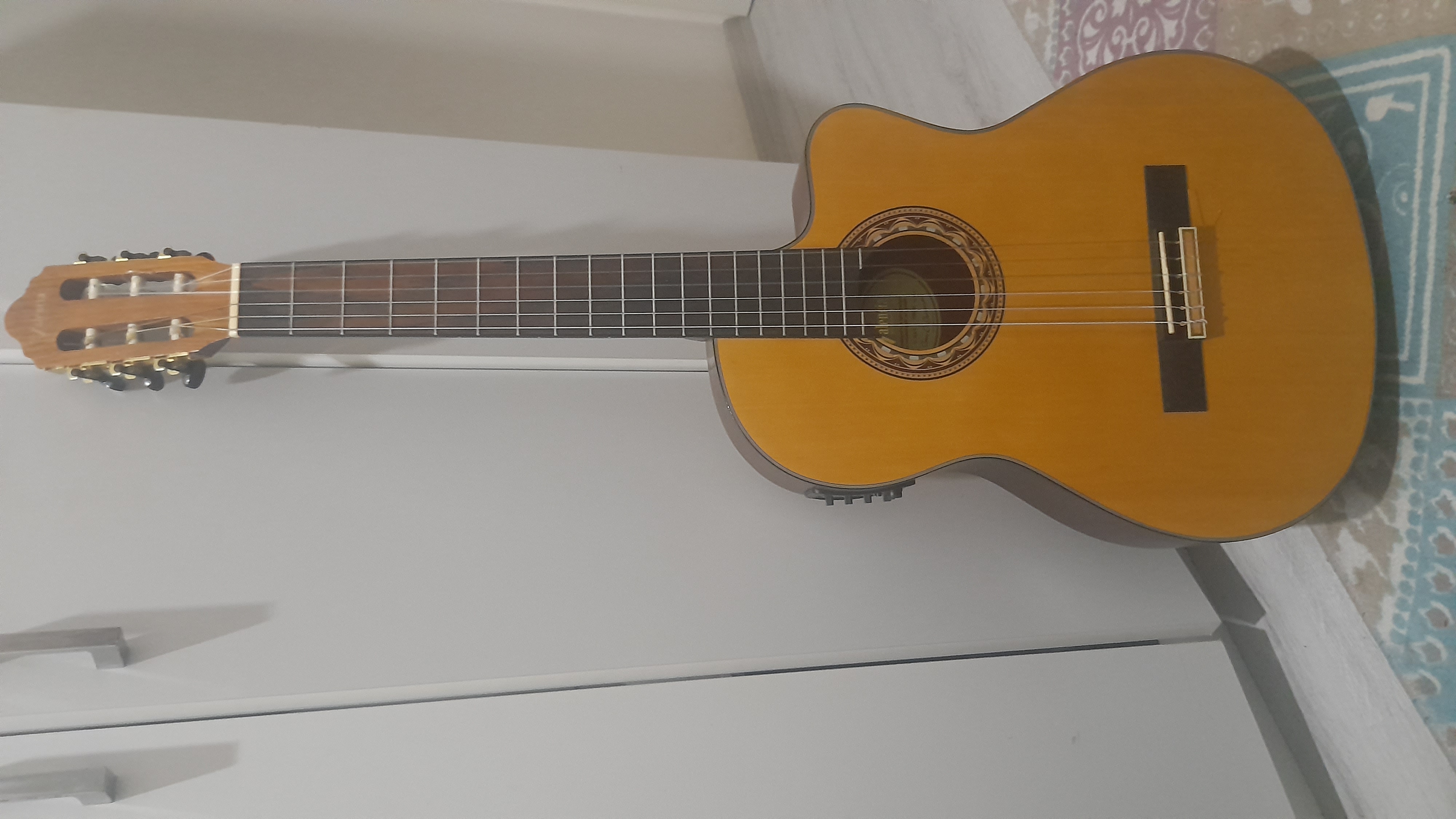 Valencia VC304CE Elektro Klasik Gitar 1