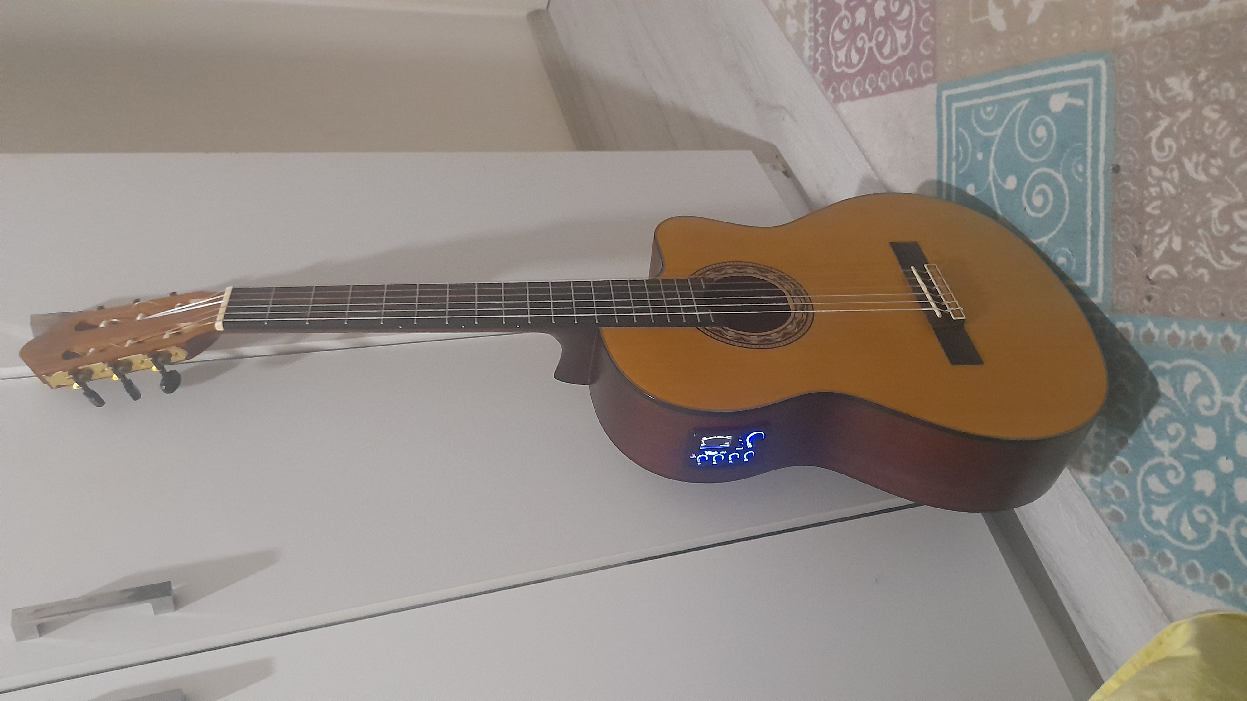 Valencia VC304CE Elektro Klasik Gitar 7