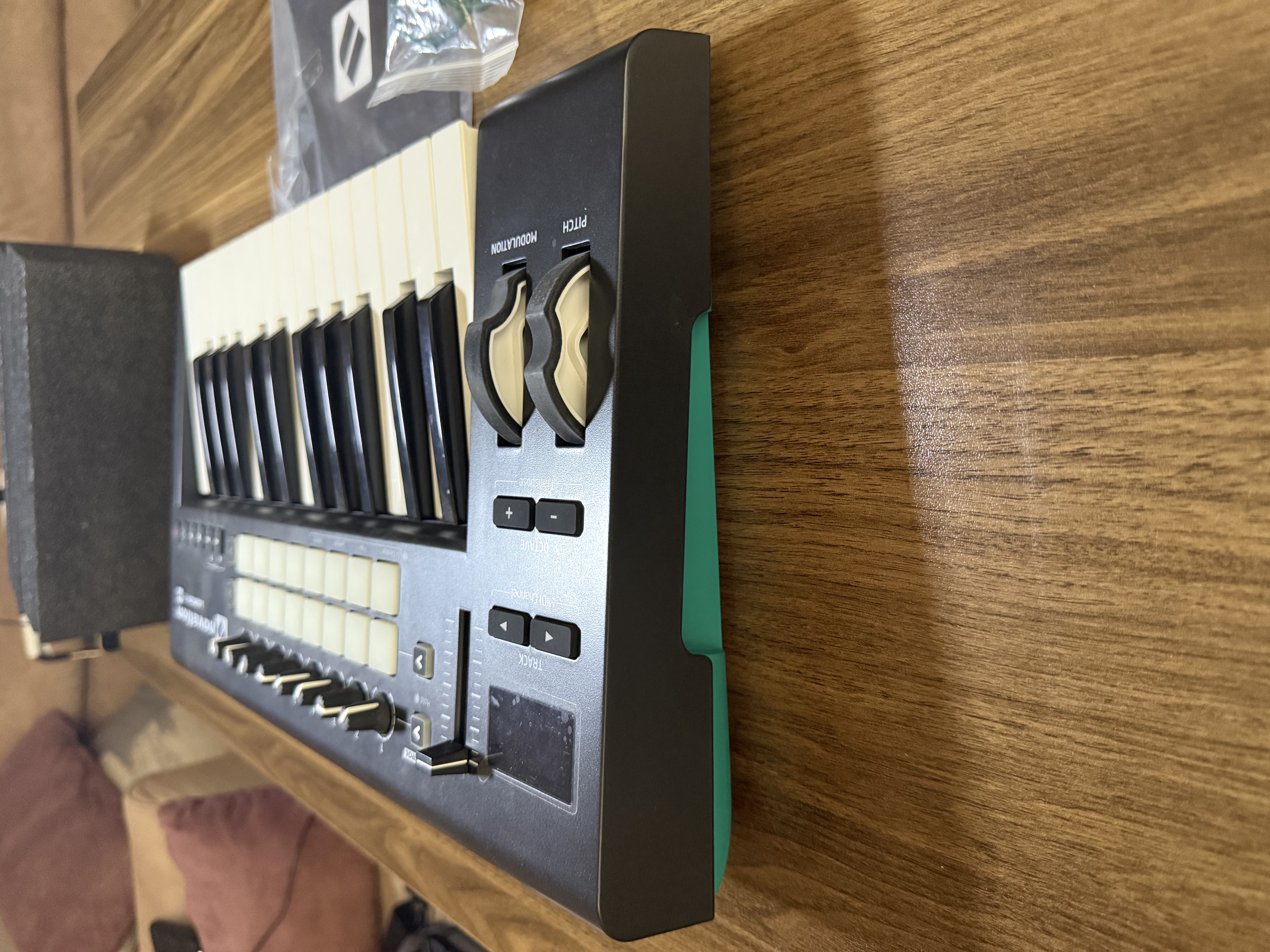 Novation Launchkey 25 Mk2 4