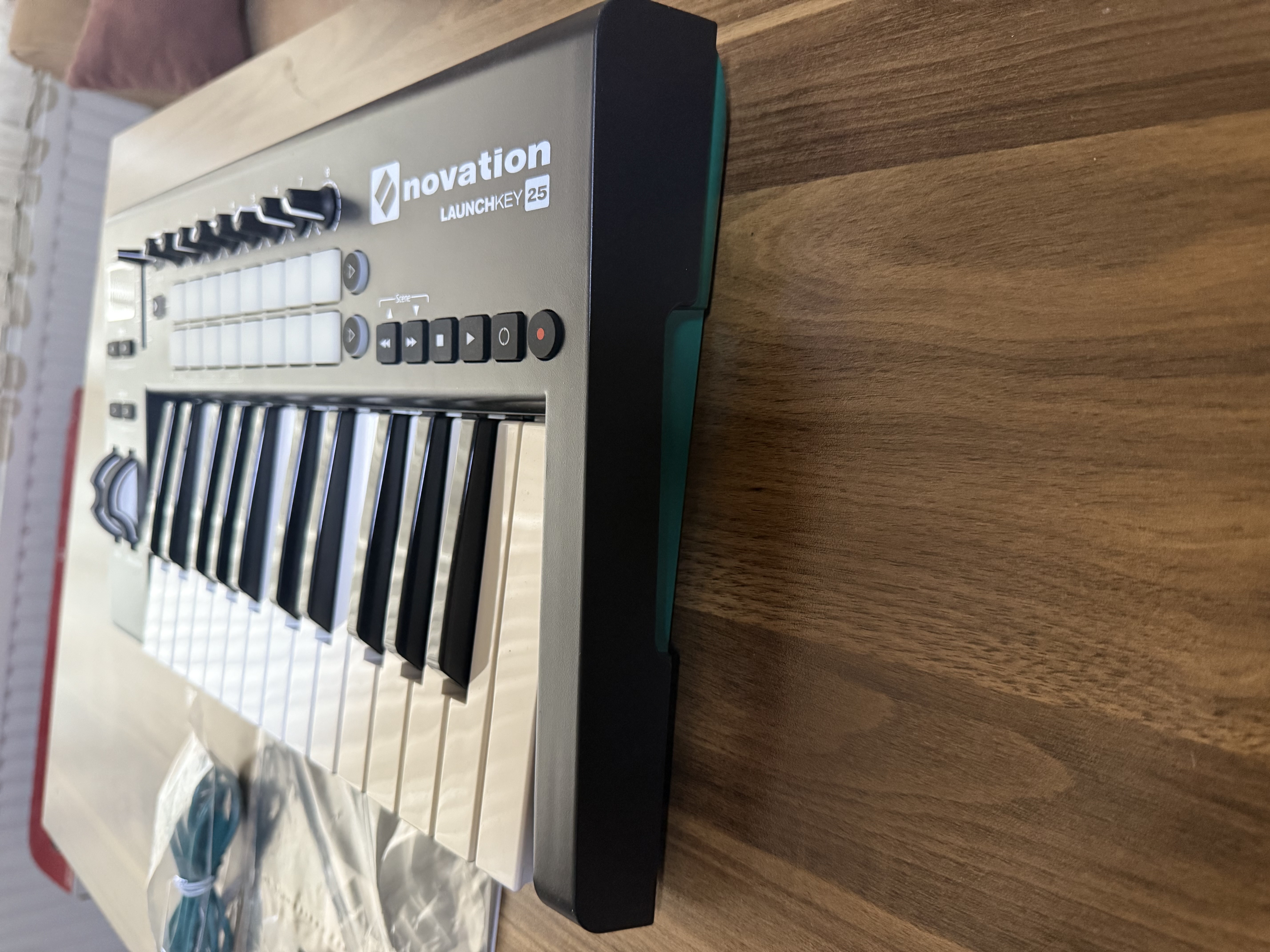 Novation Launchkey 25 Mk2 3