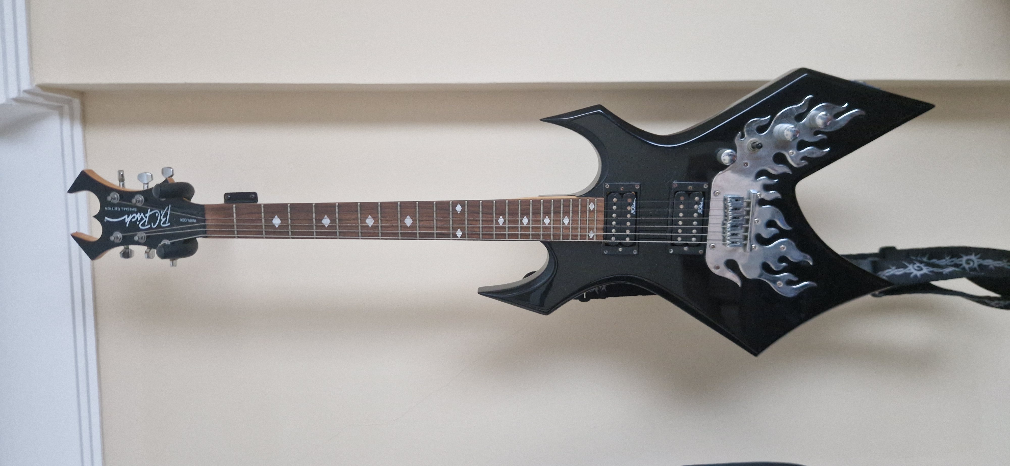 B.C. Rich Warlock Special Edition Elektro Gitar 1
