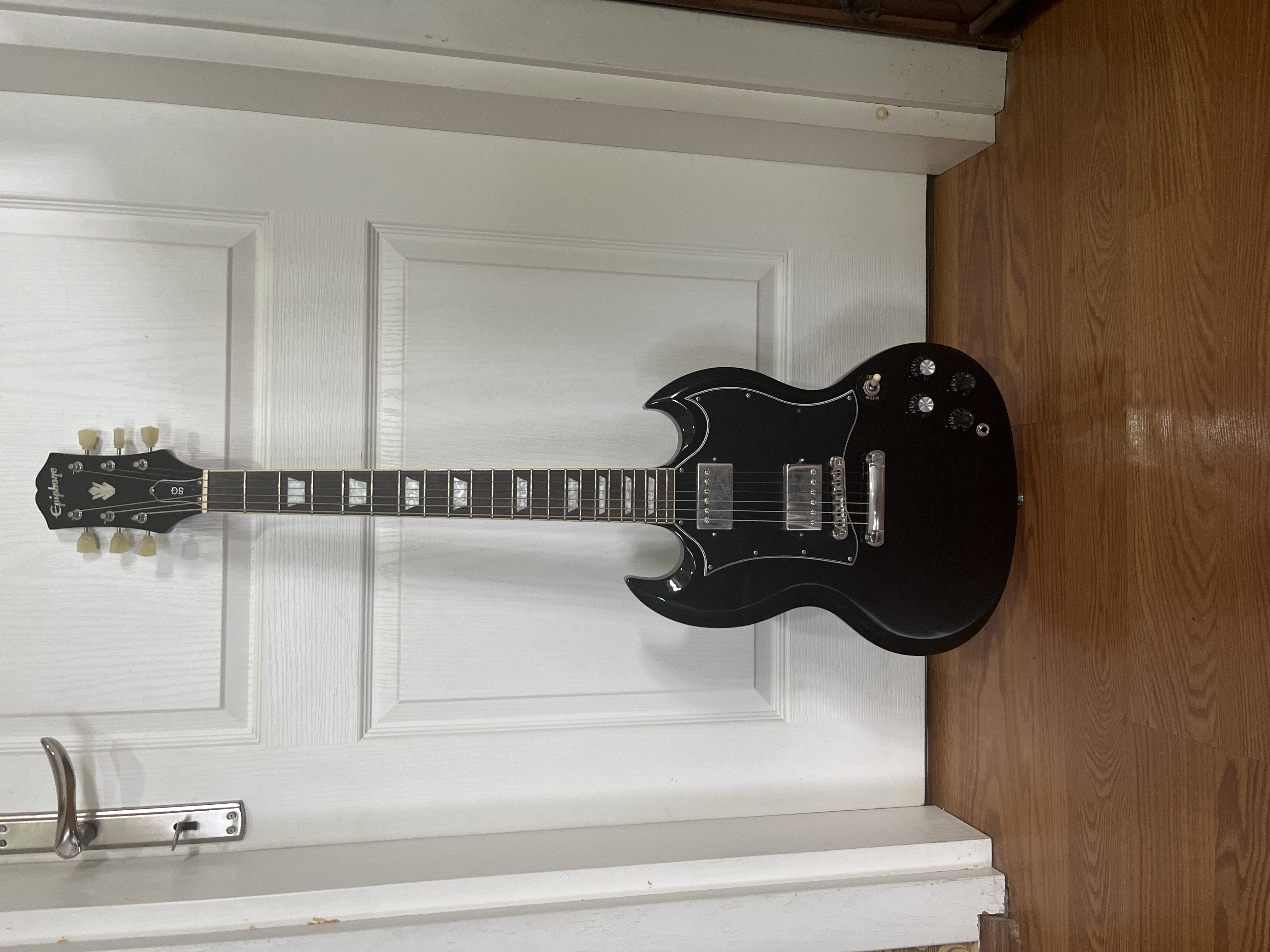 Epiphone SG Standard (Ebony) 1