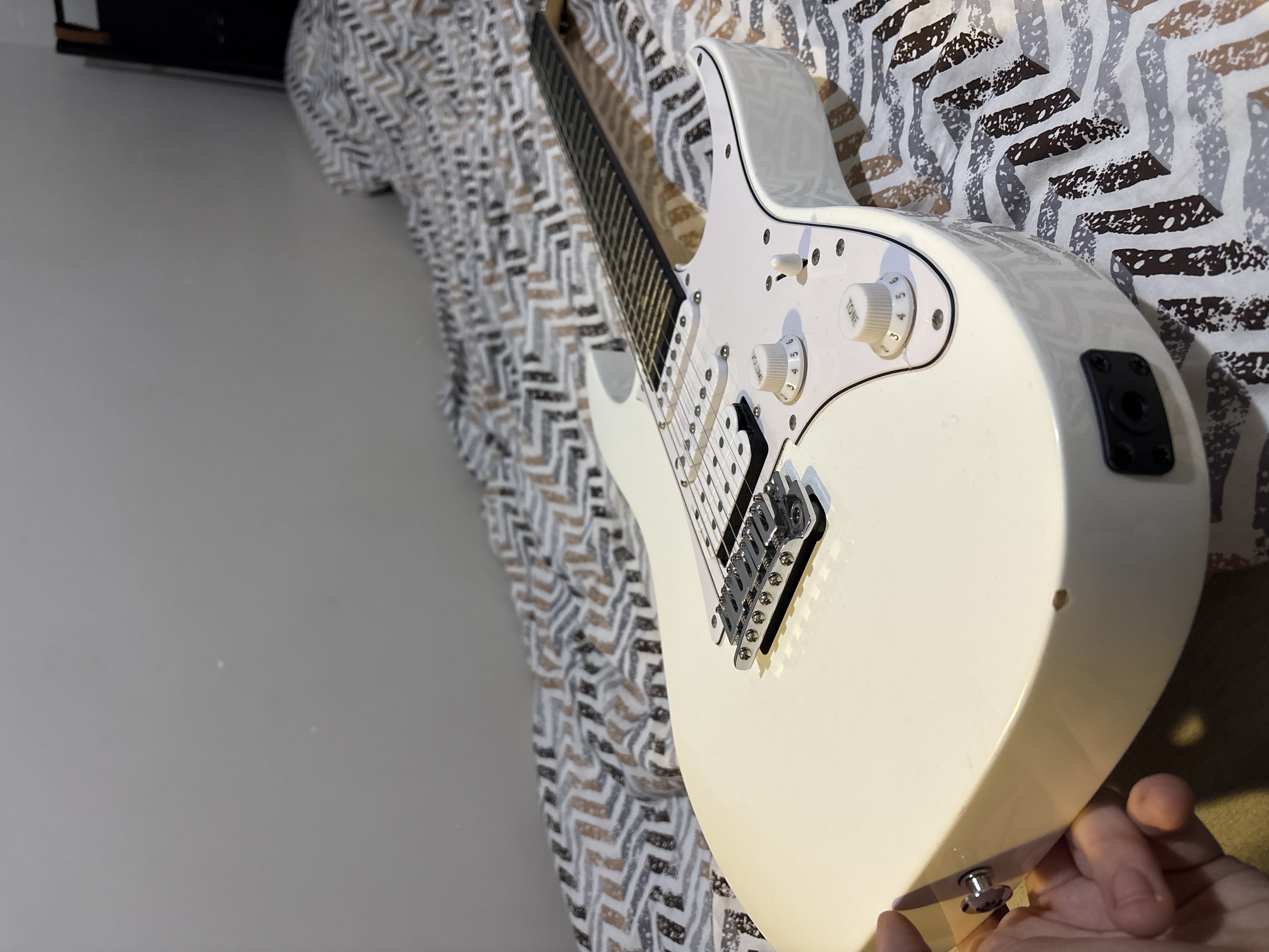 Ibanez GRG140-WH Gio Serisi Beyaz Elektro Gitar 2