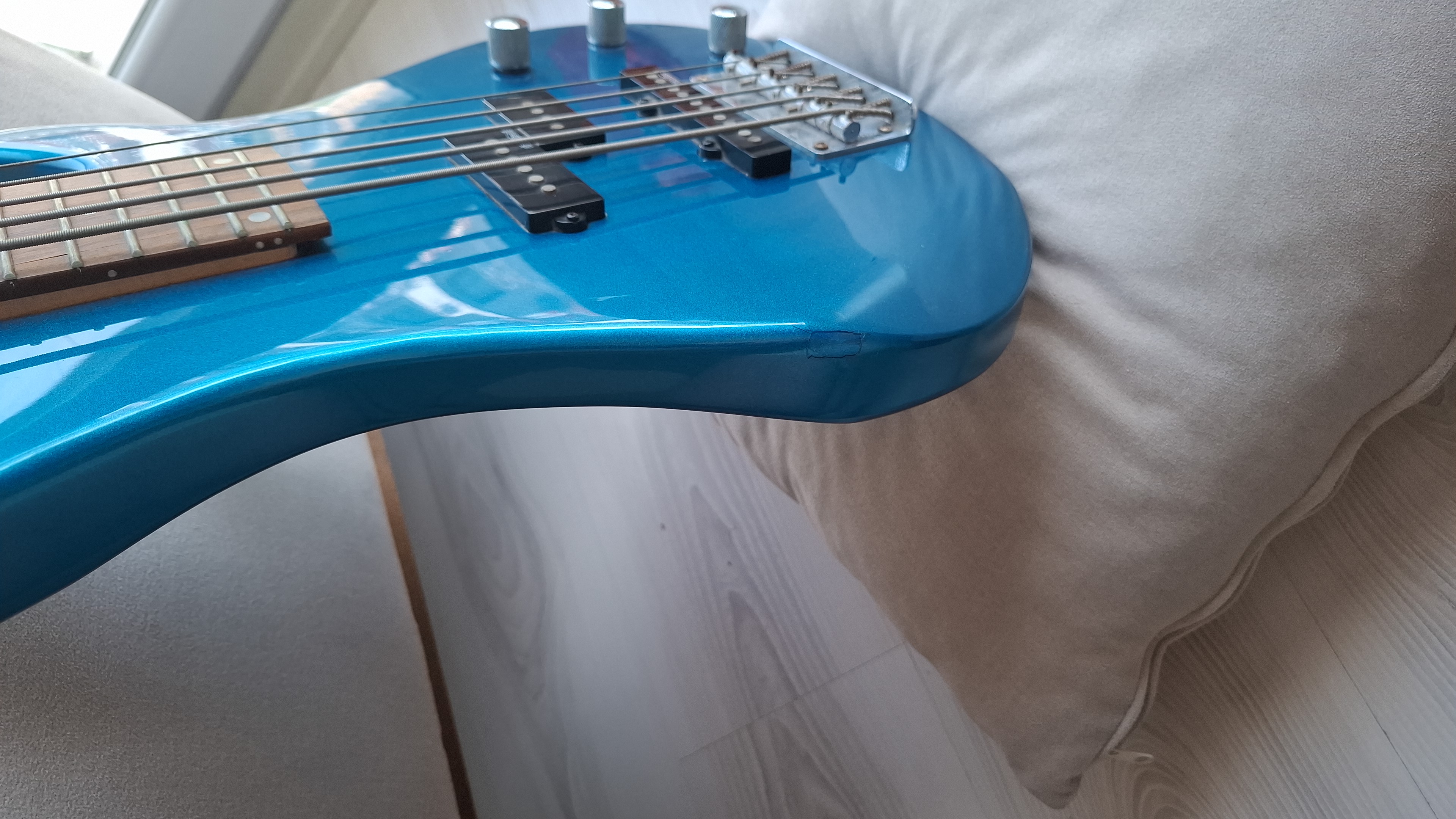 Ashton AB605 Bas Gitar 3