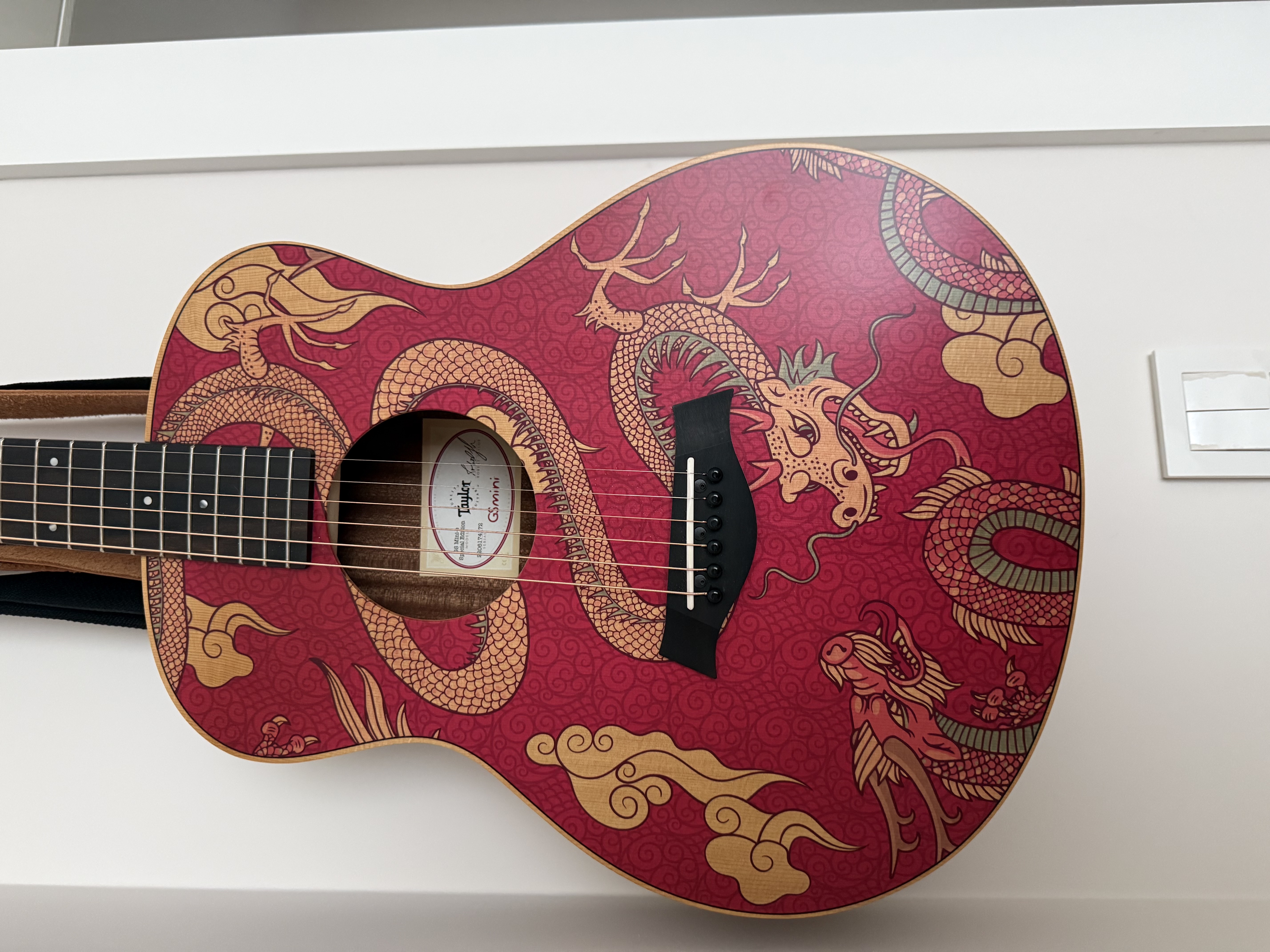 Taylor GS Mini-e Spruce Special-Edition Elektro Akustik Gitar (Year of the Dragon) ( OLR 26-26028 ) 1