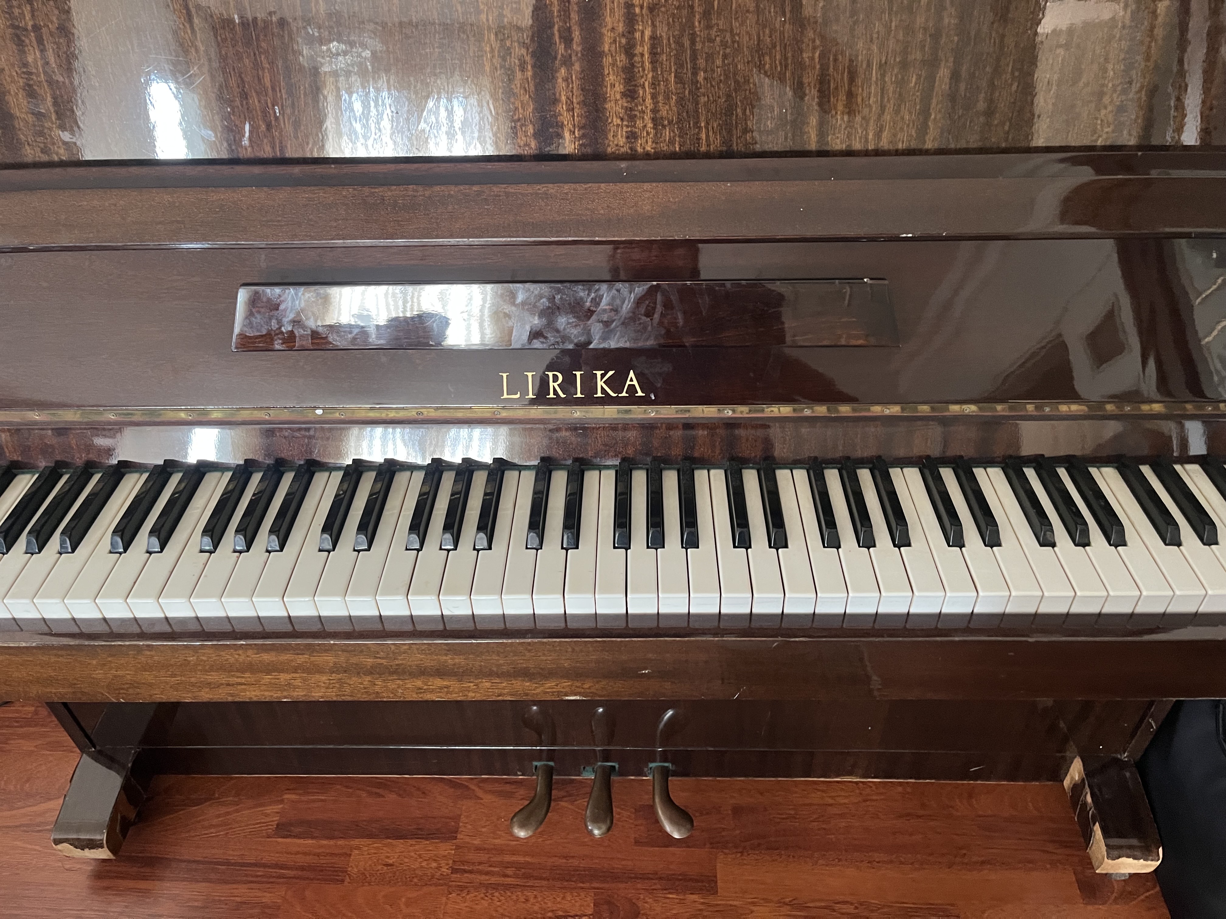 LIRIKA duvar piyanosu 2