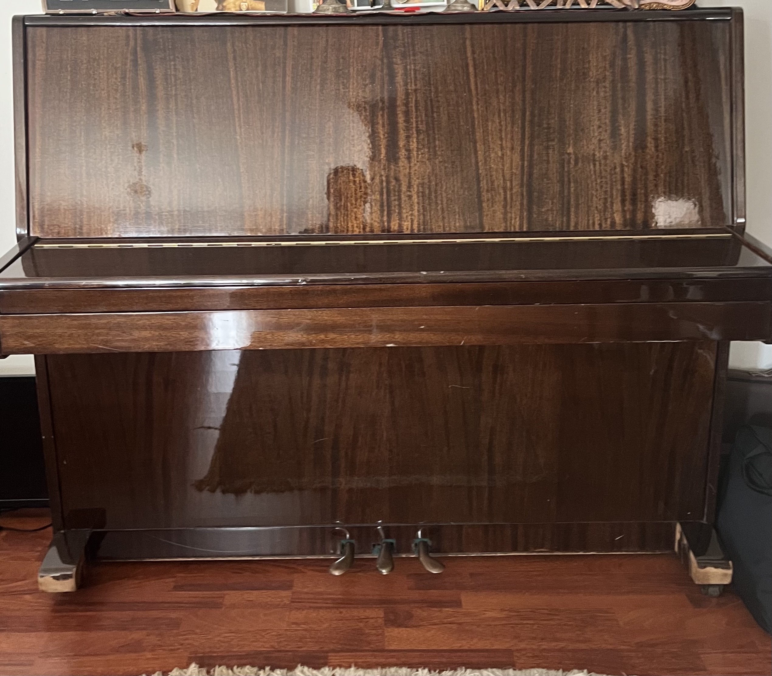 LIRIKA duvar piyanosu 1