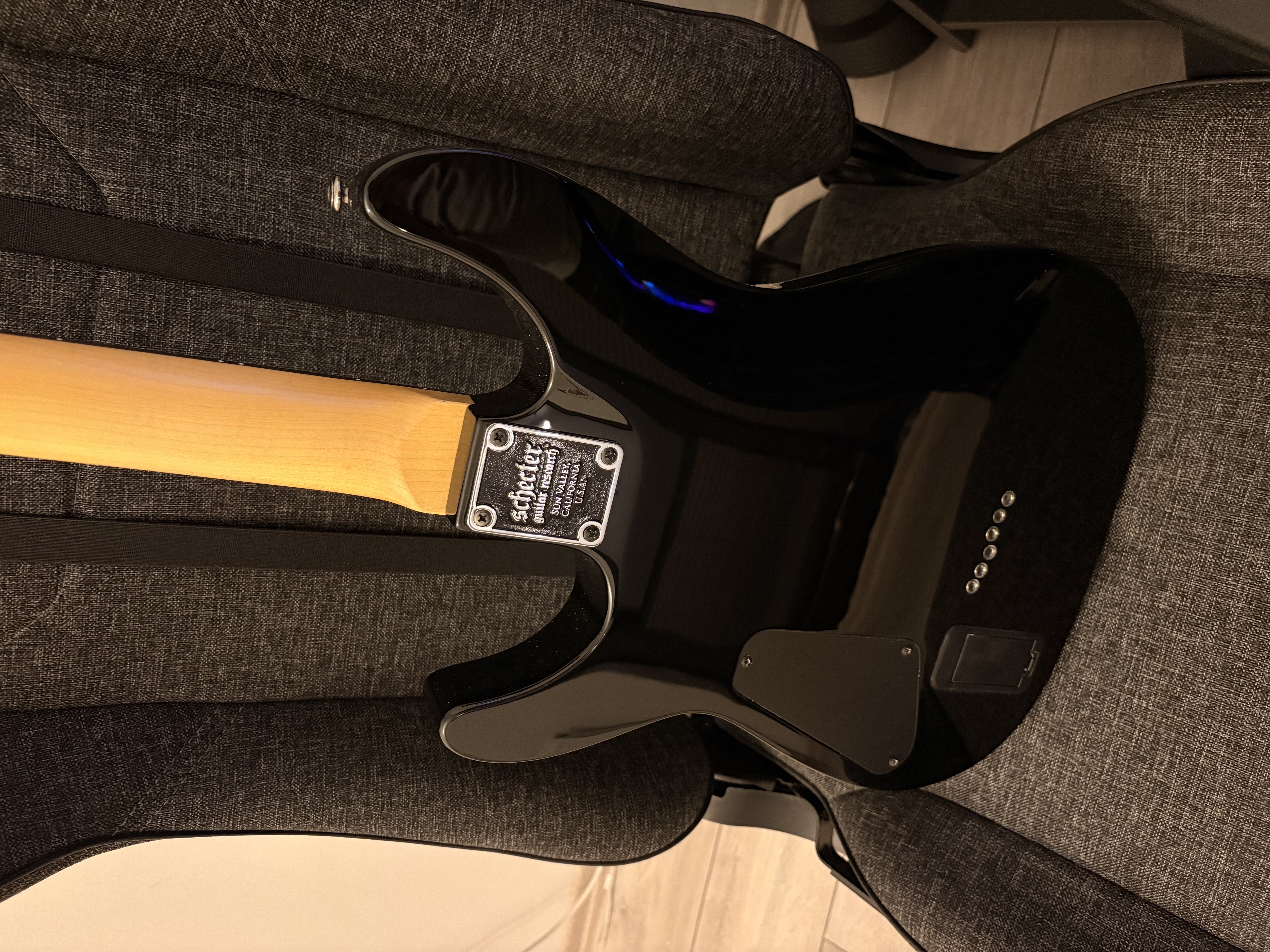 Schecter Demon 6 Crimson 4