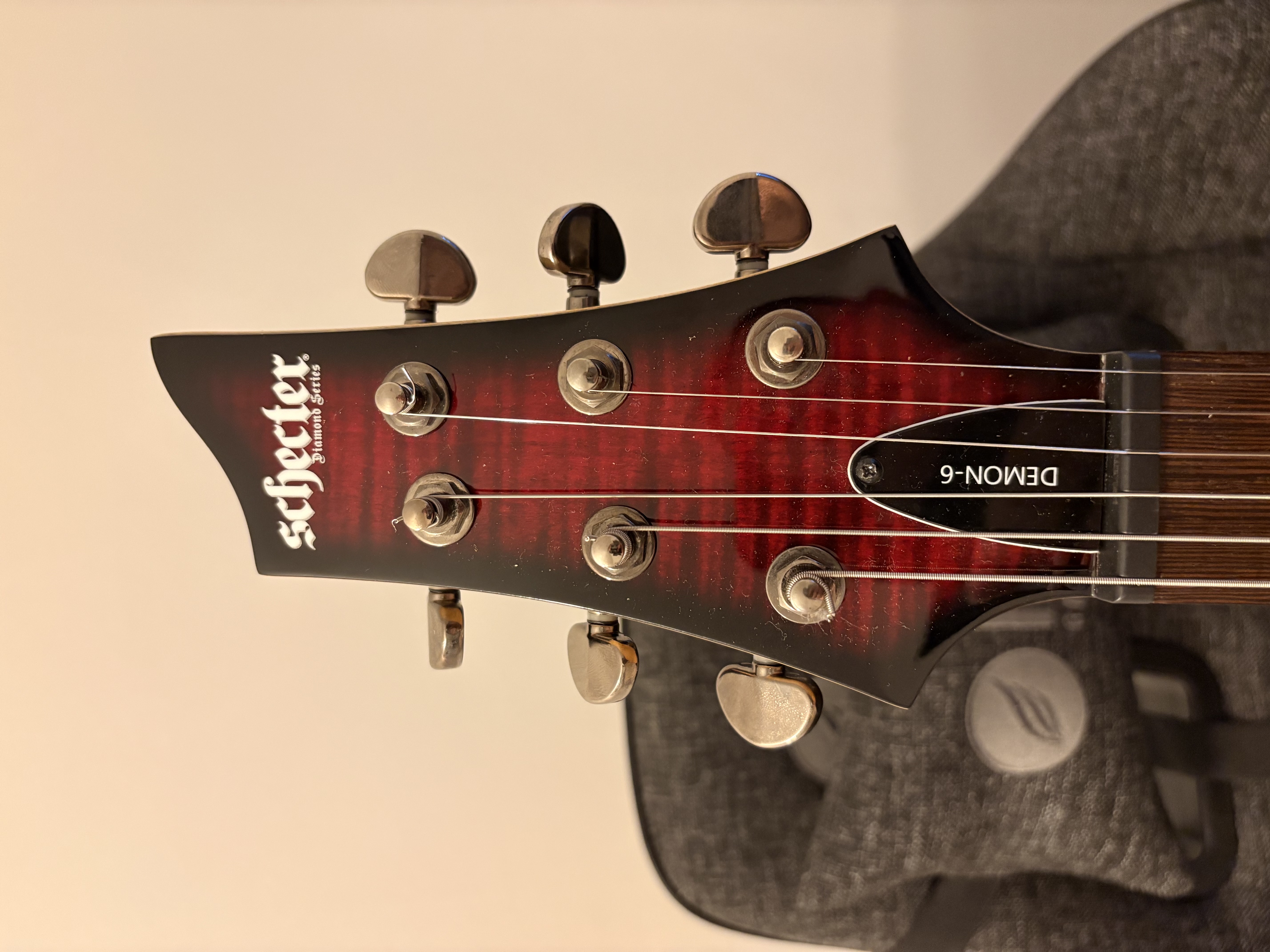 Schecter Demon 6 Crimson 3