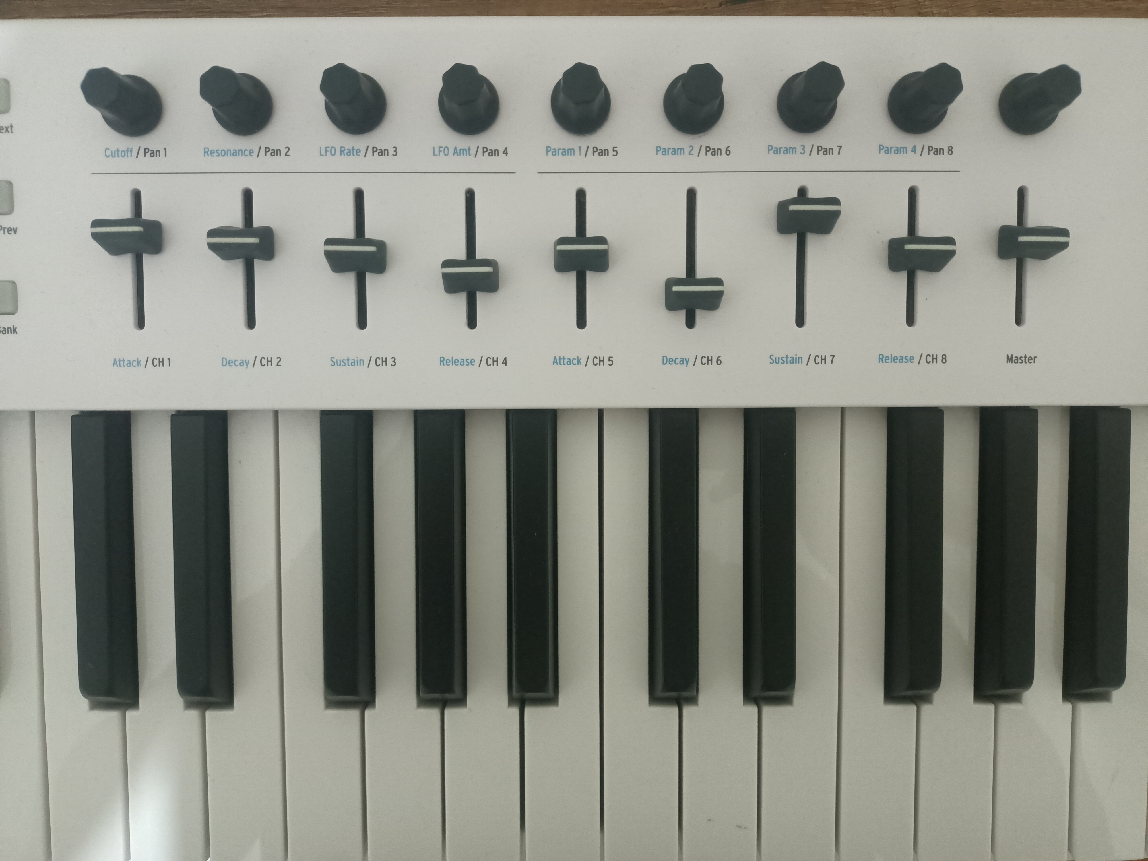 Arturia KeyLab Essential 88 ( OLR 26-26041 ) 5