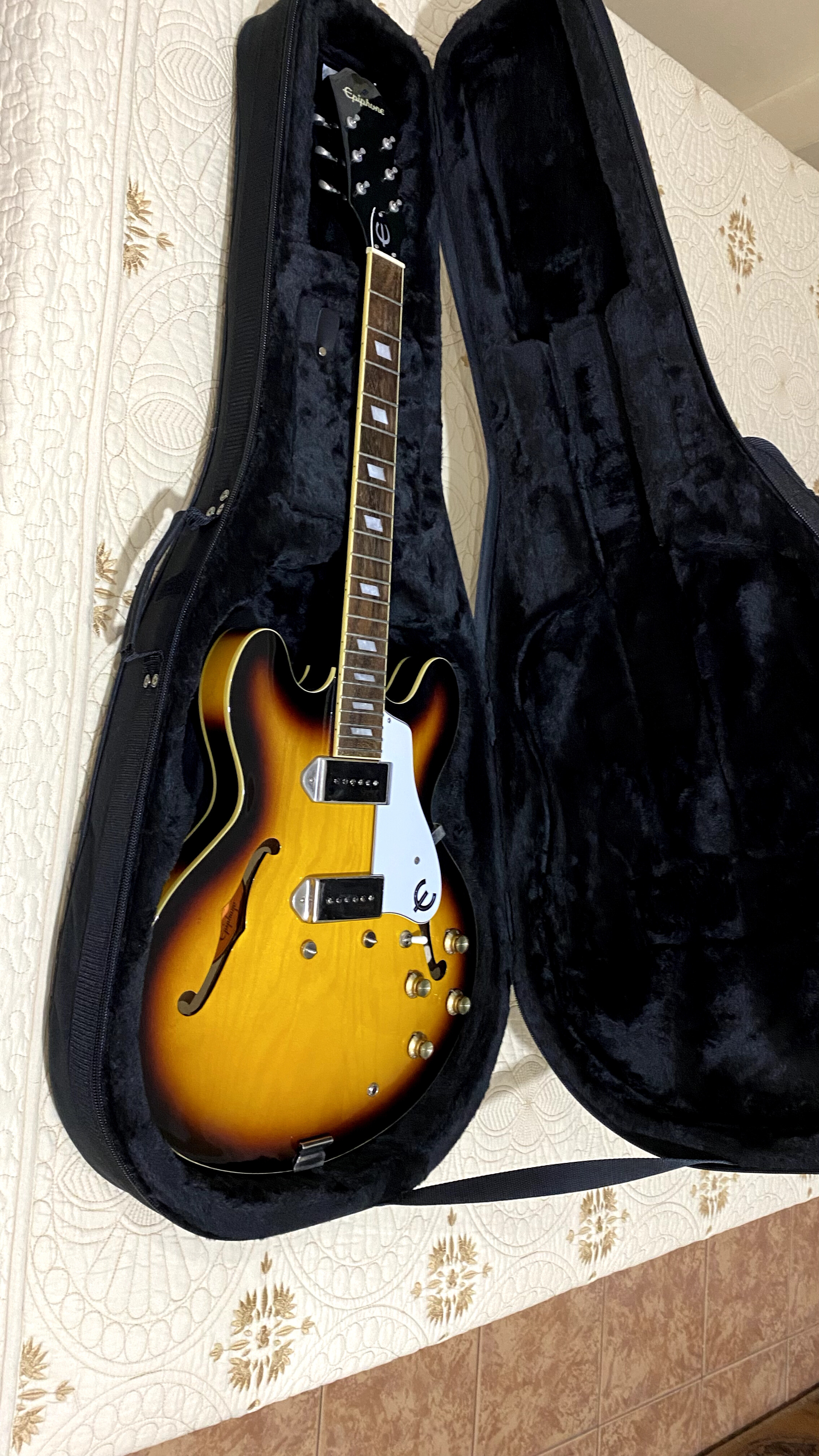 Epiphone Casino Sunburst 4