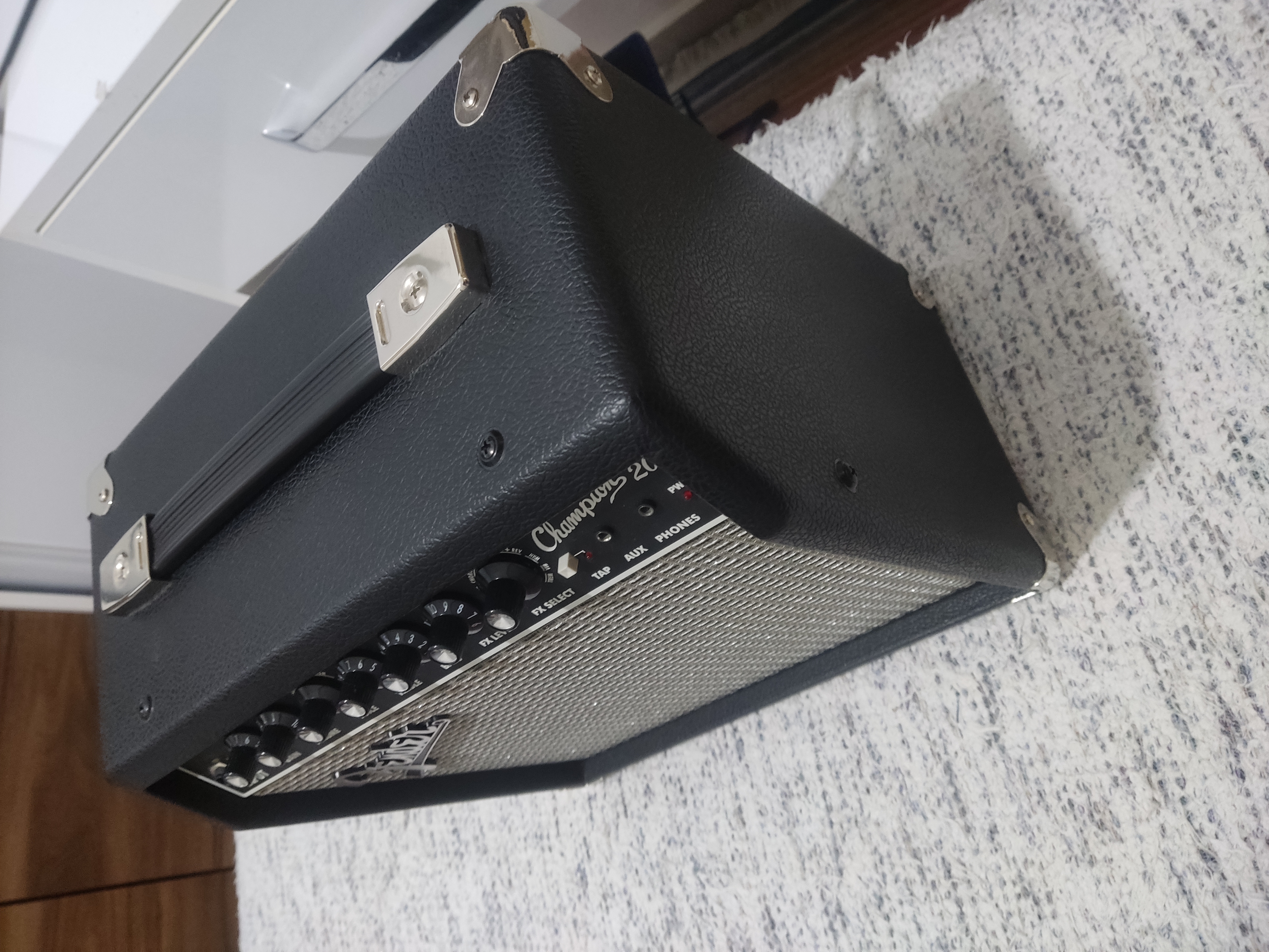 Fender Champion 20 Elektro Gitar Amfisi ( OLR 26-26032 ) 3