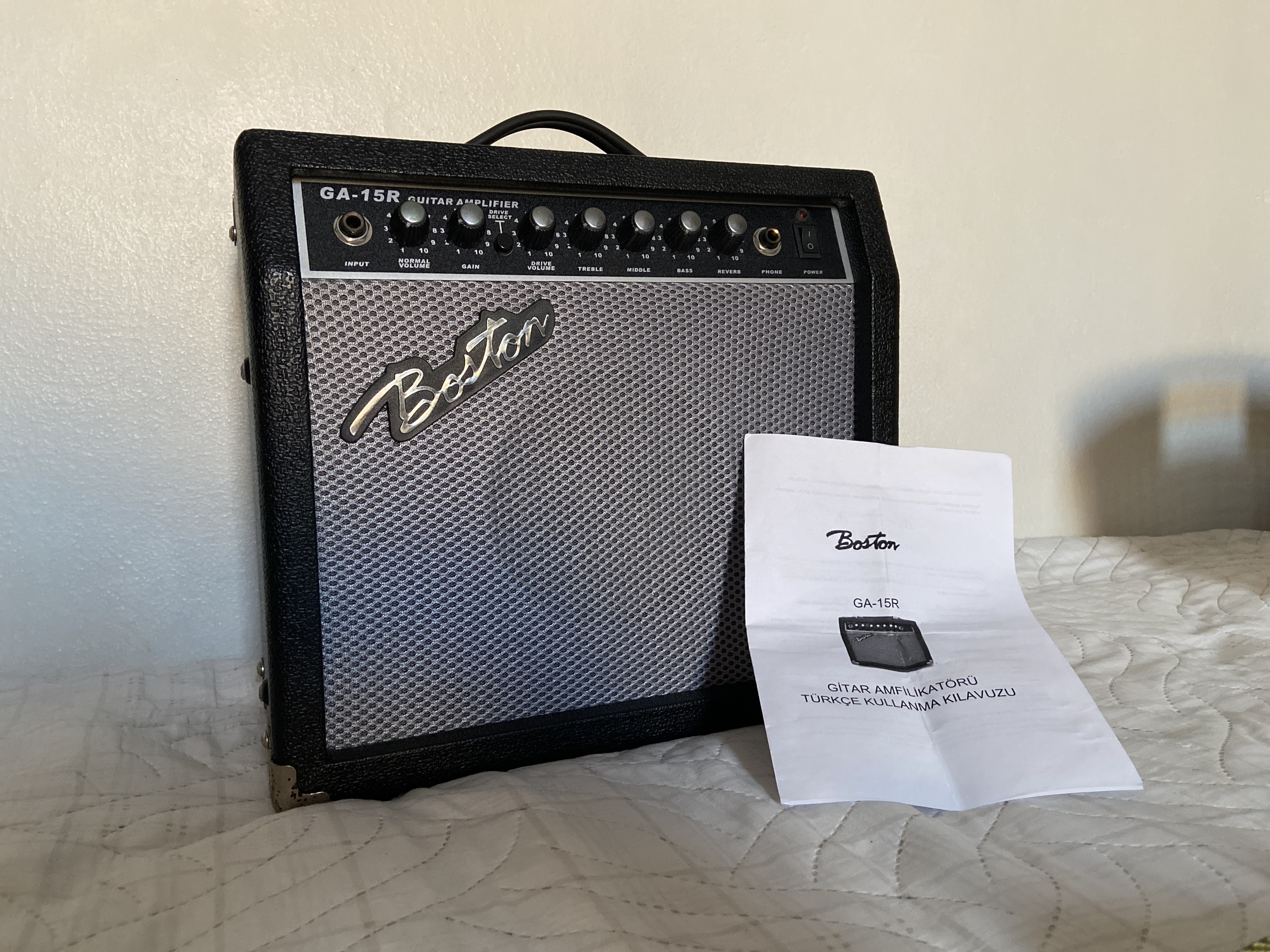 KRAMER FOCUS VT-2115 elektro gitar veBoston GA-15R combo amfi 6