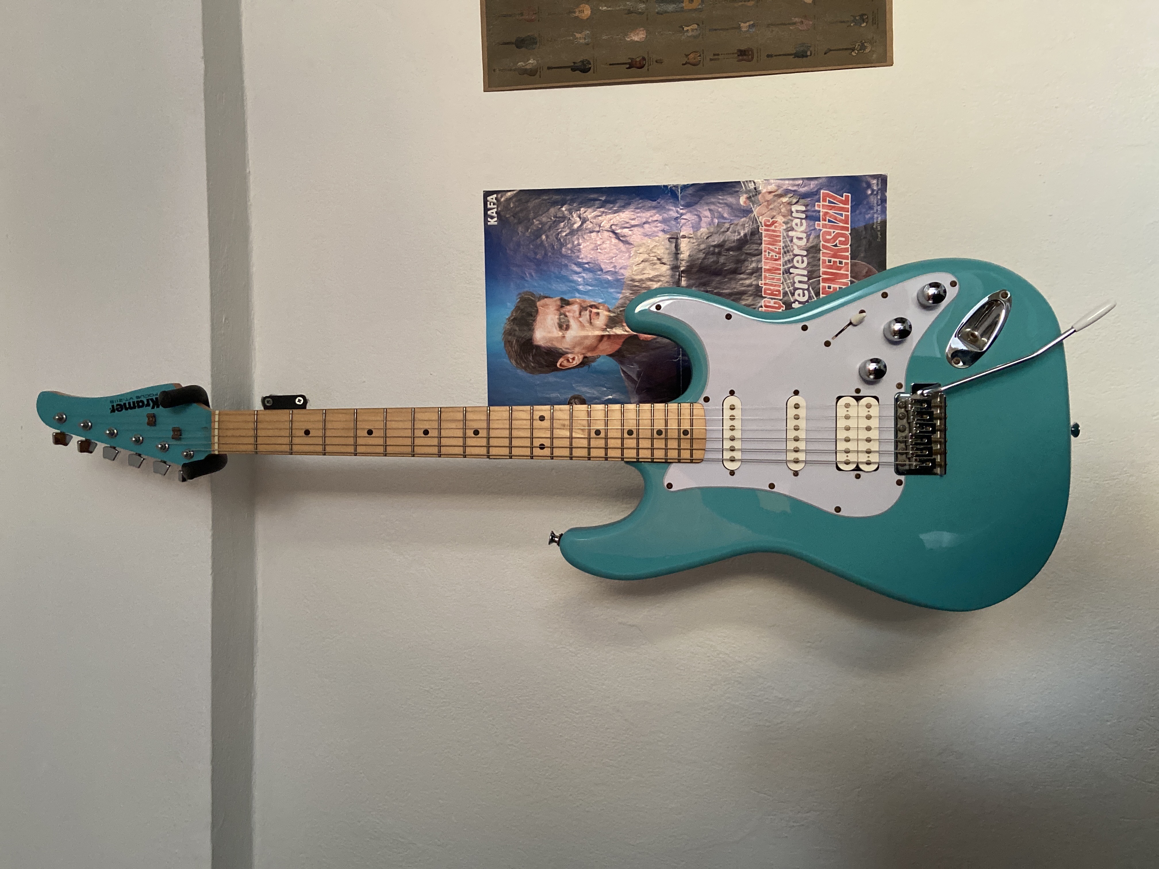 KRAMER FOCUS VT-2115 elektro gitar veBoston GA-15R combo amfi 1