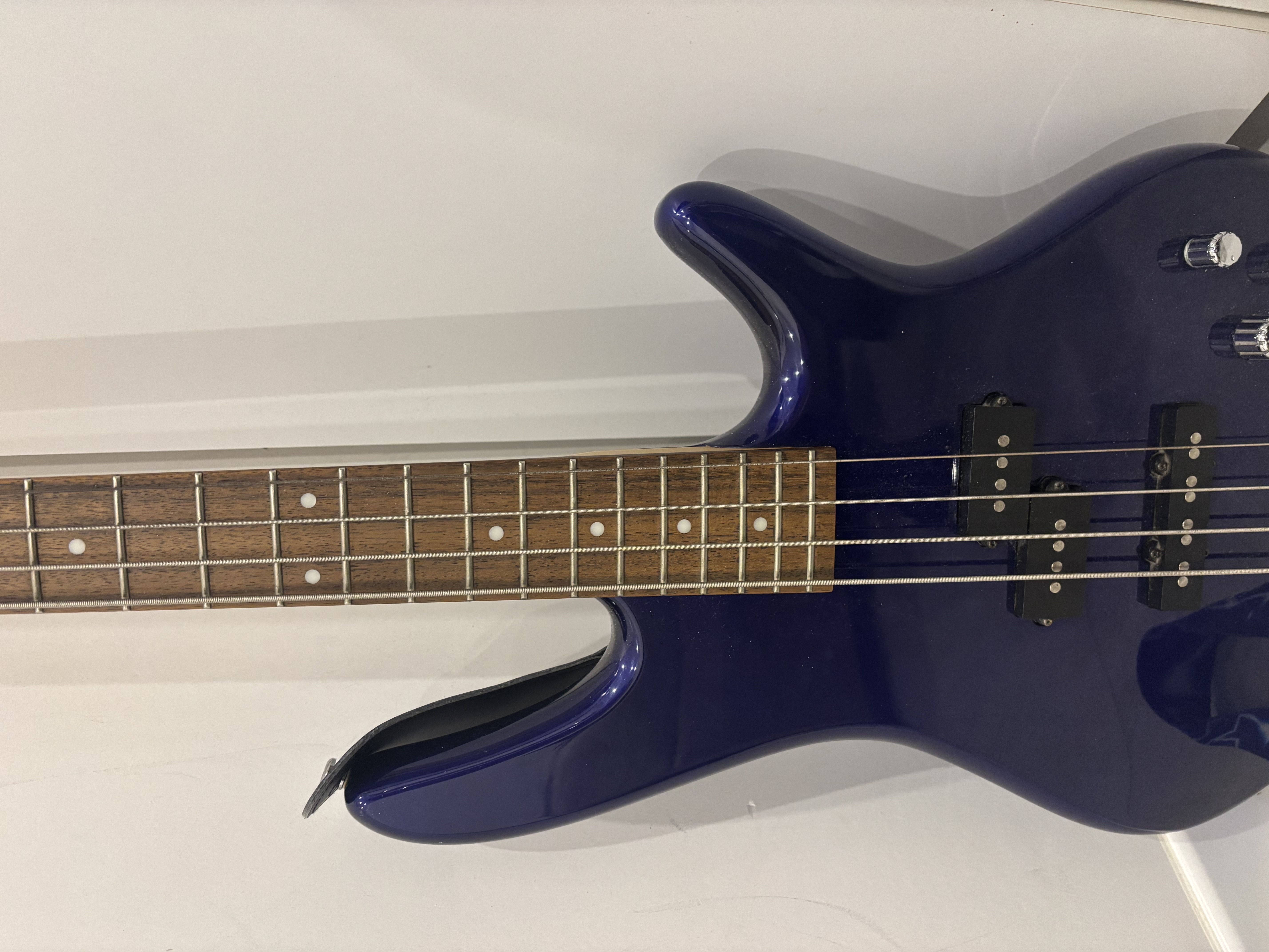 ibanez gsr200 bas gitar 1
