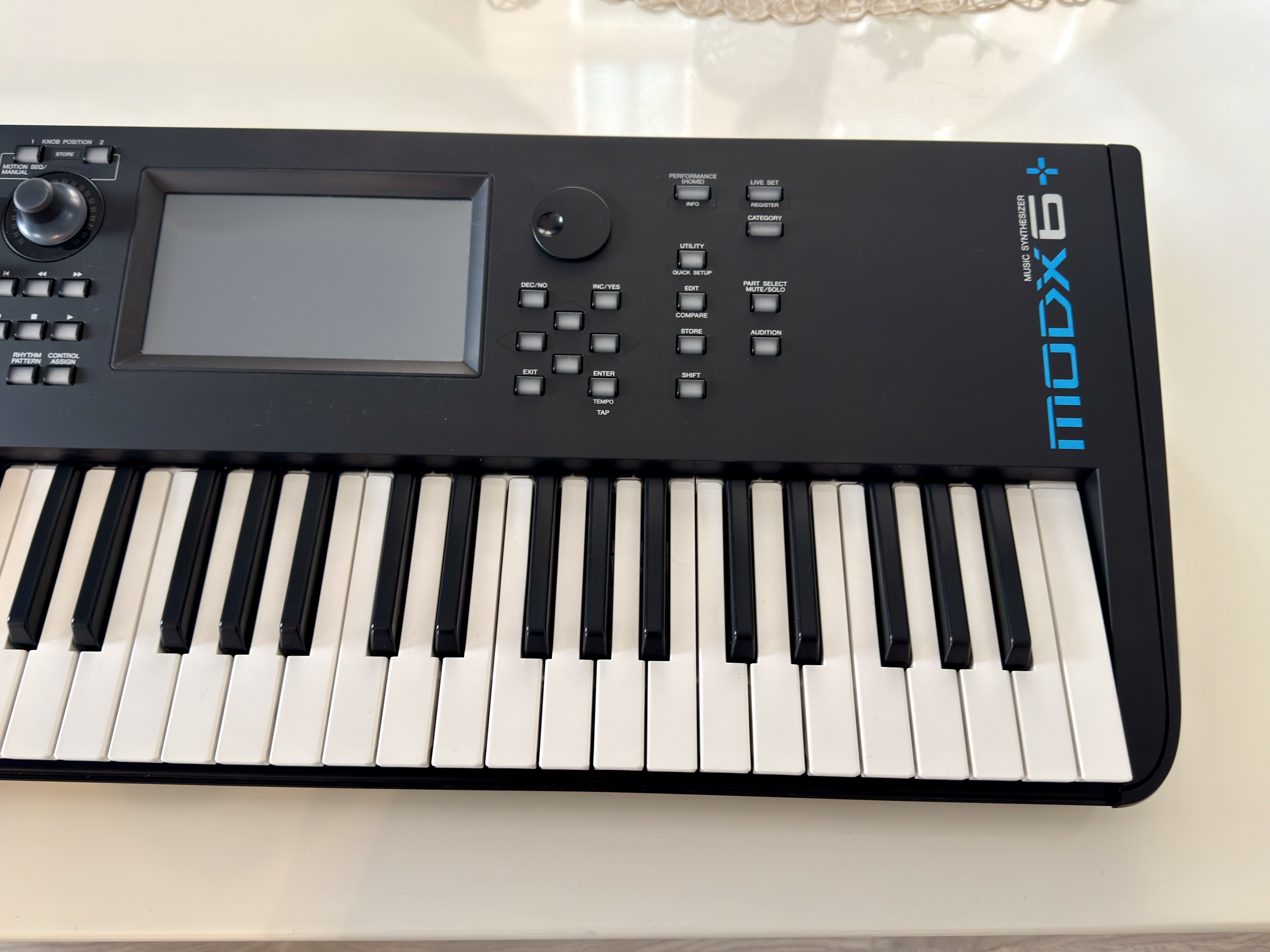 YAMAHA MODX6+ 3