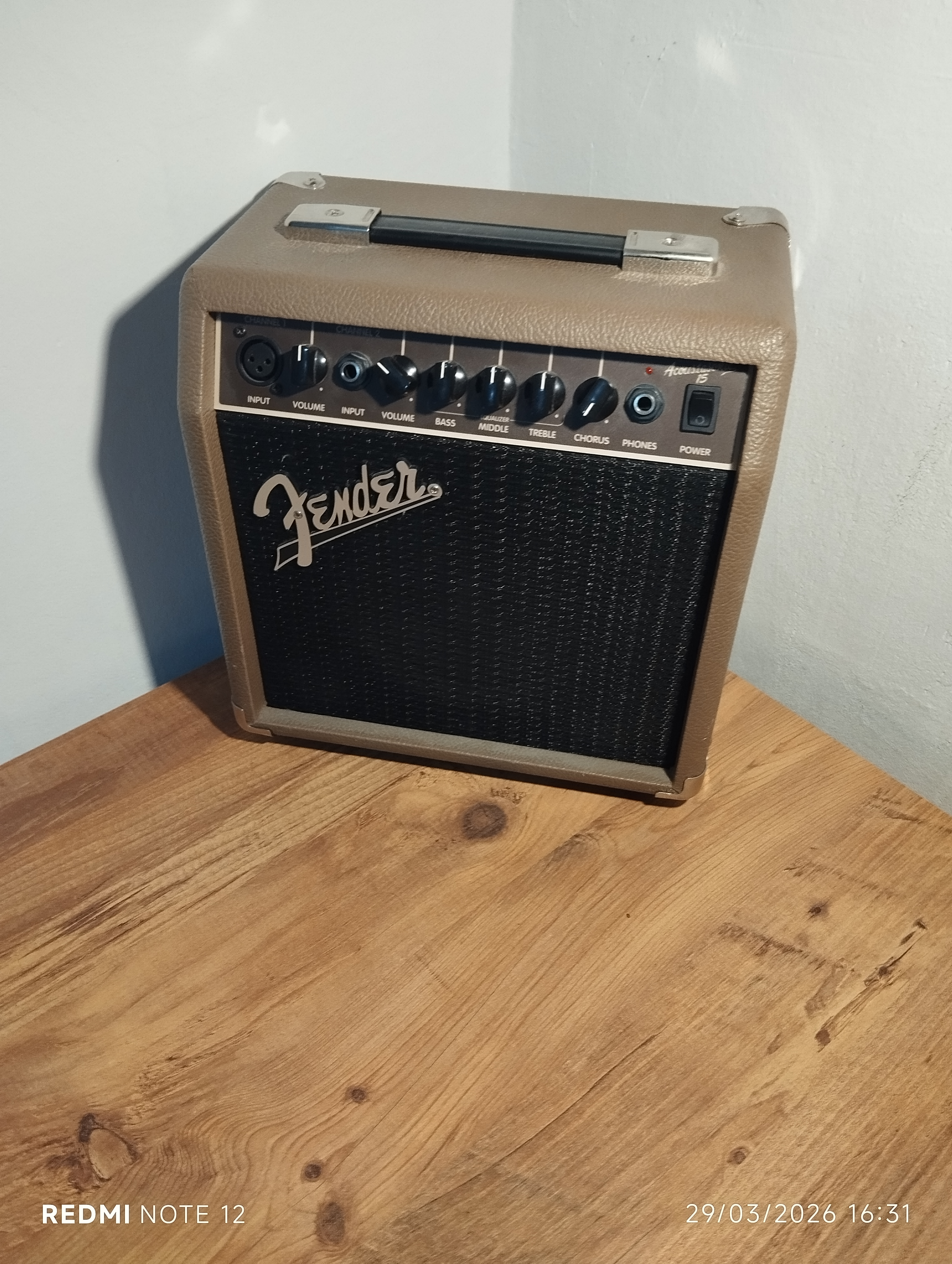 Fender Acoustasonic 15 Akustik Gitar Amfisi ( OLR 26-26033 ) 6