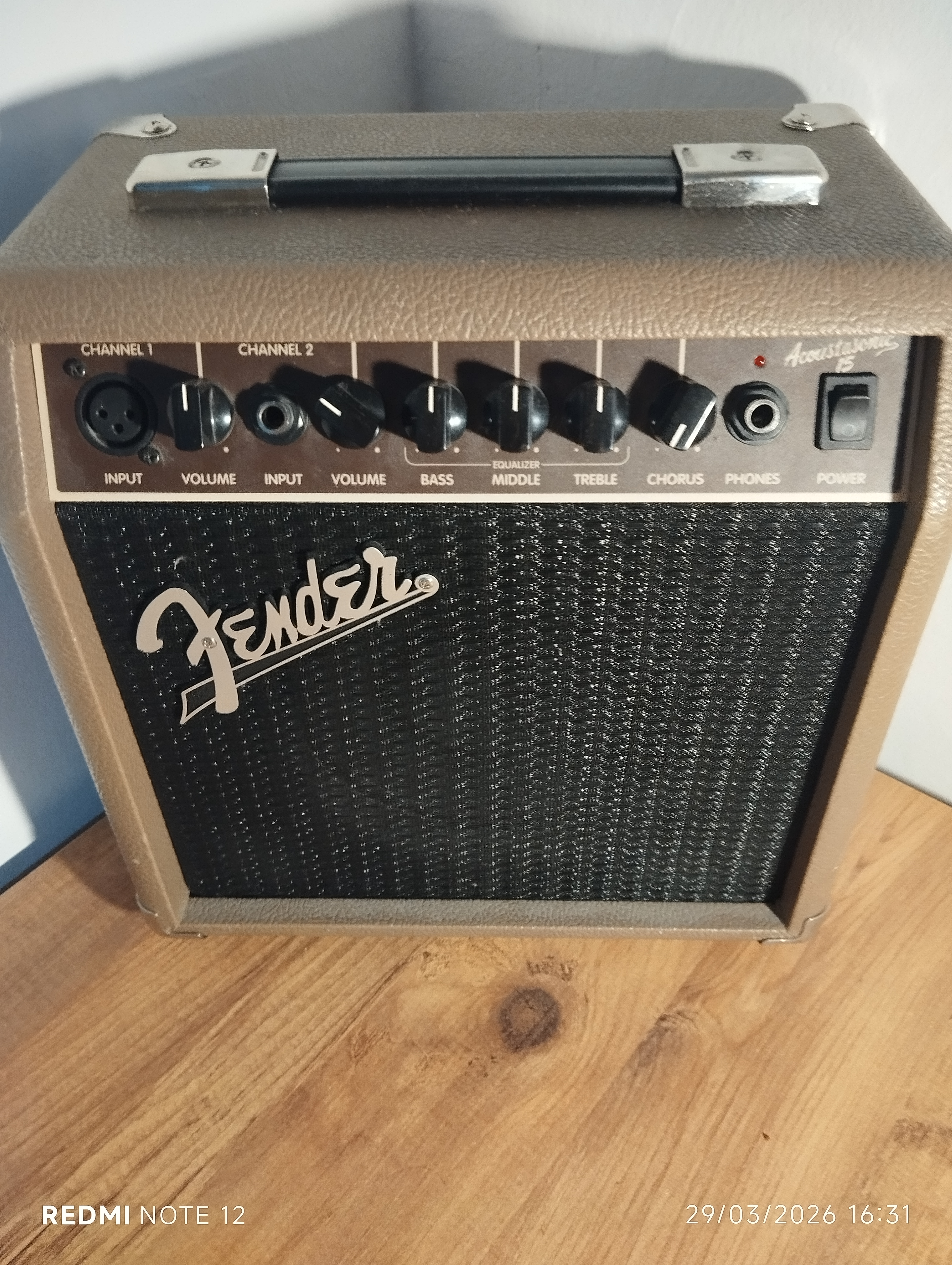Fender Acoustasonic 15 Akustik Gitar Amfisi ( OLR 26-26033 ) 1
