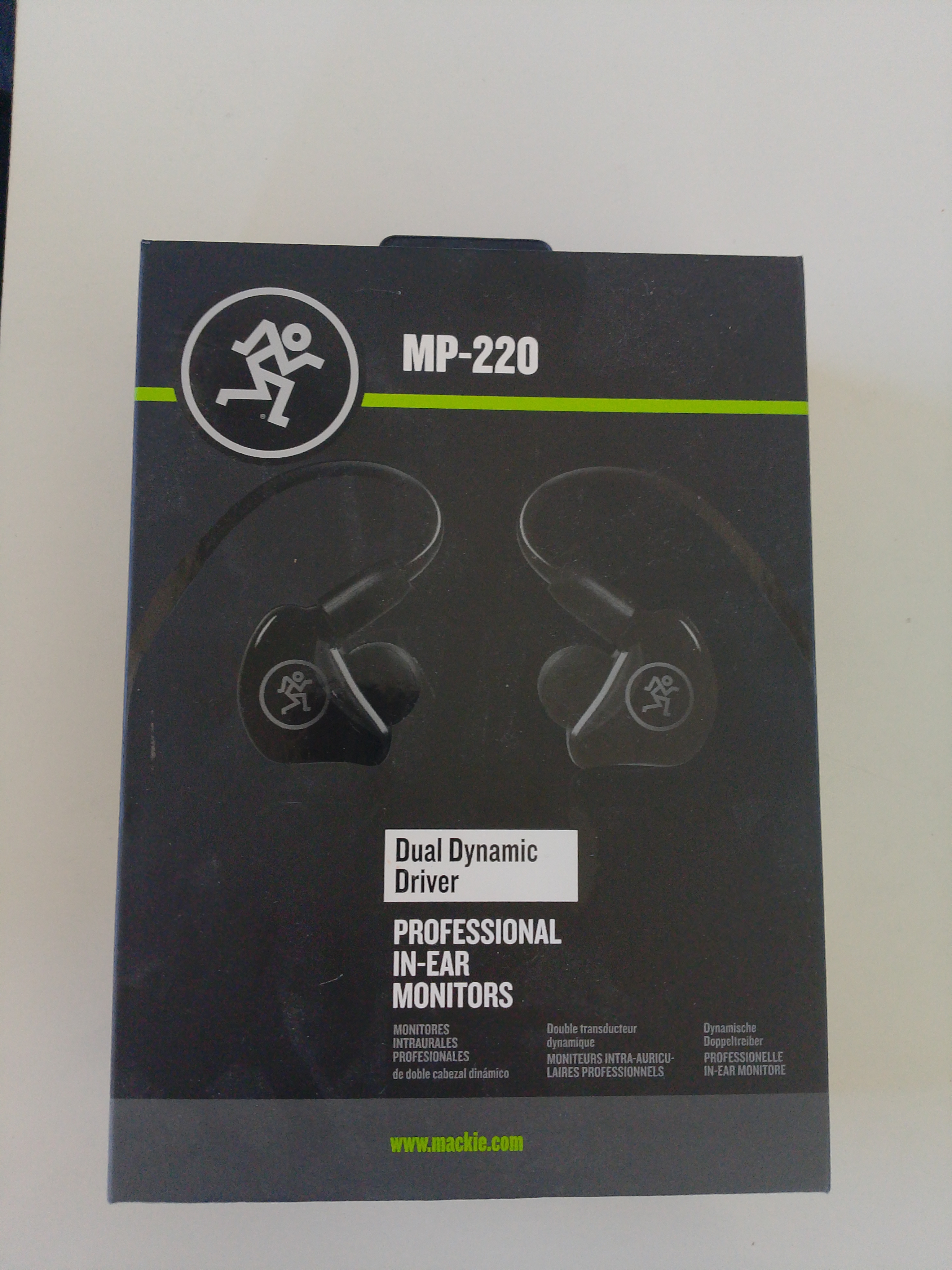 Mackie MP-220 Professional in-ear monitor 1