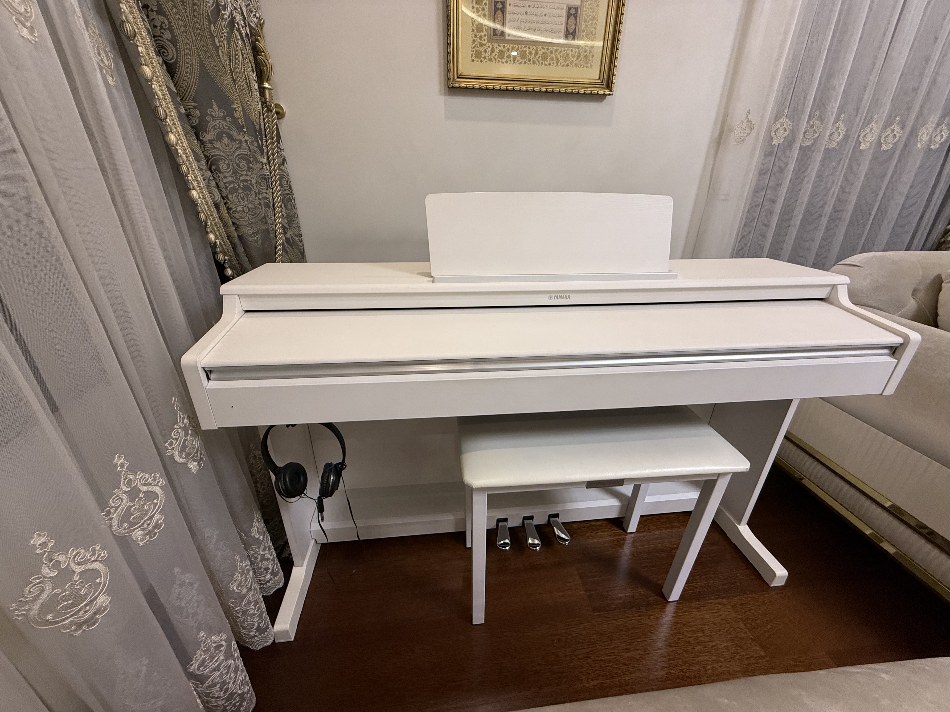 Yamaha Arius YDP 164 WH 6