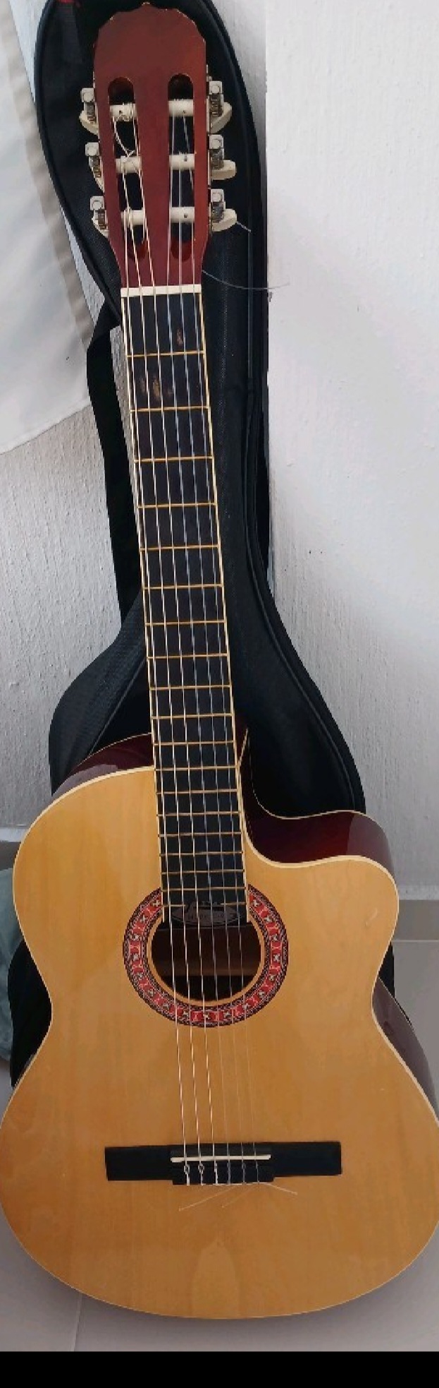 Satılık Yissi Marka, Model:C-91 CN , Maun gövde, Yarım Kasa Klasik Gitar 7