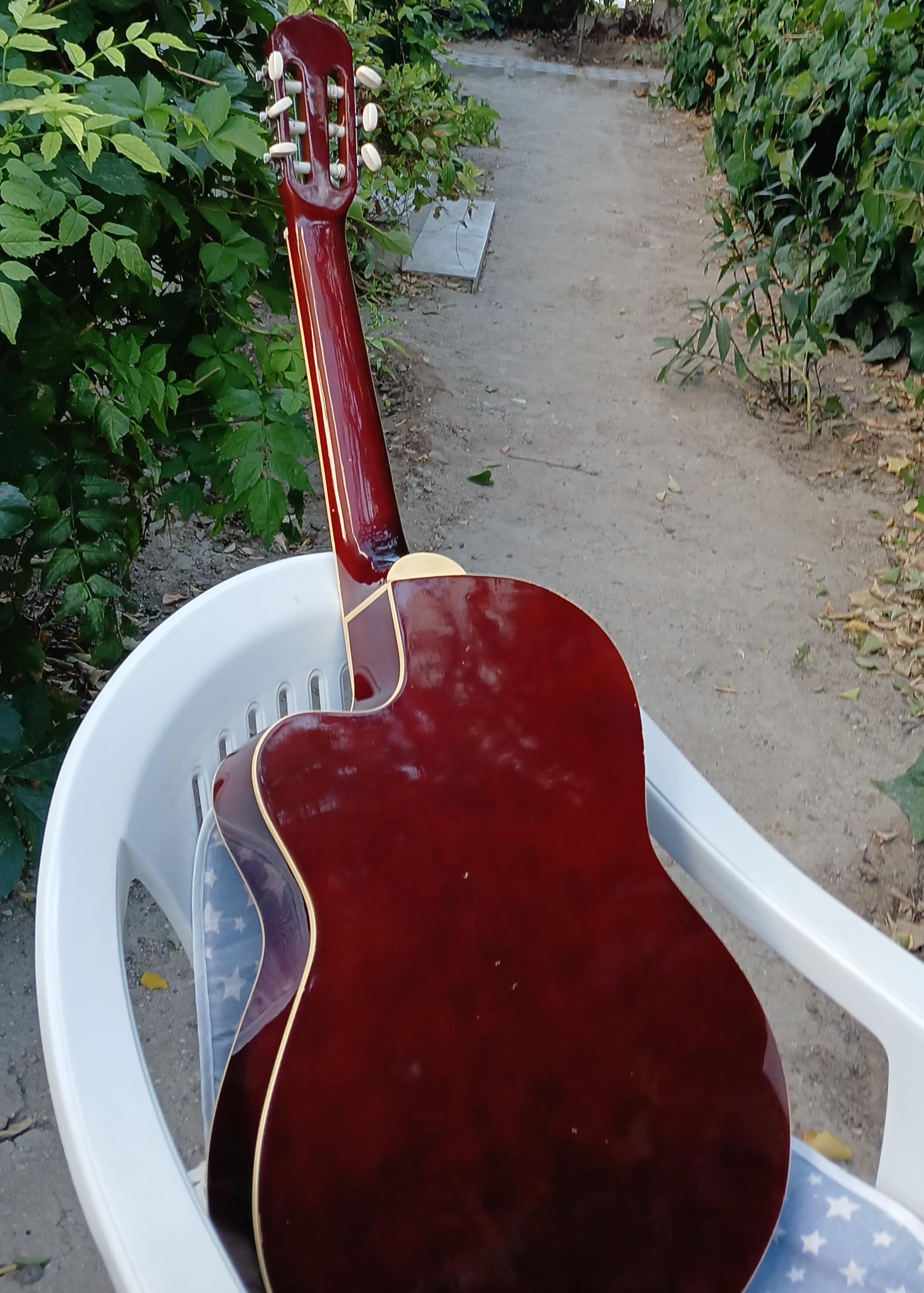 Satılık Yissi Marka, Model:C-91 CN , Maun gövde, Yarım Kasa Klasik Gitar 3