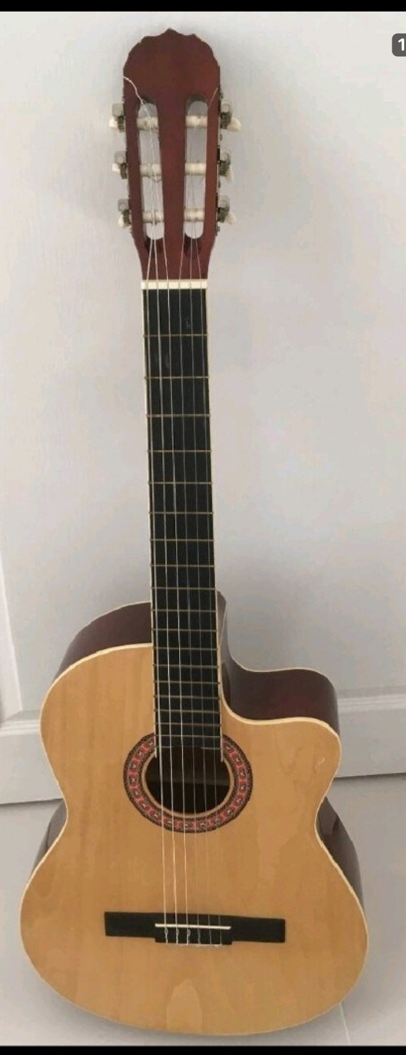 Satılık Yissi Marka, Model:C-91 CN , Maun gövde, Yarım Kasa Klasik Gitar 1