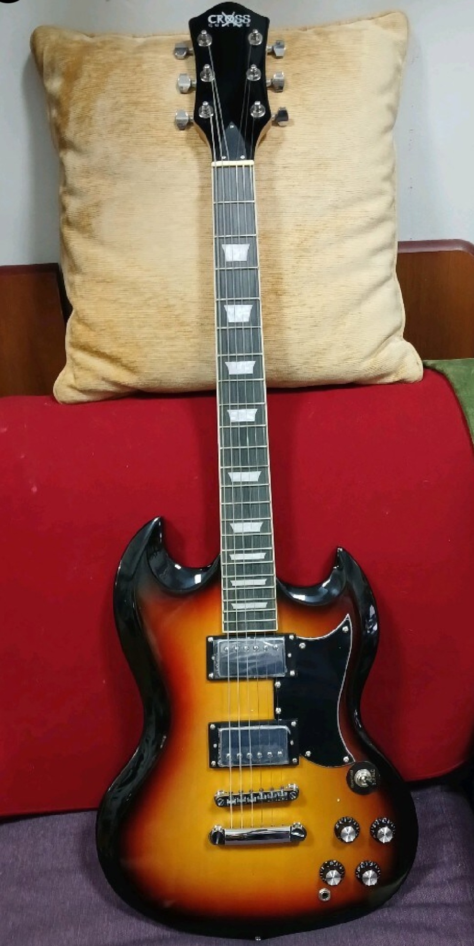 Sıfır Satılık "Yarasa Kasa Cross Marka"Elektro Gitar 1