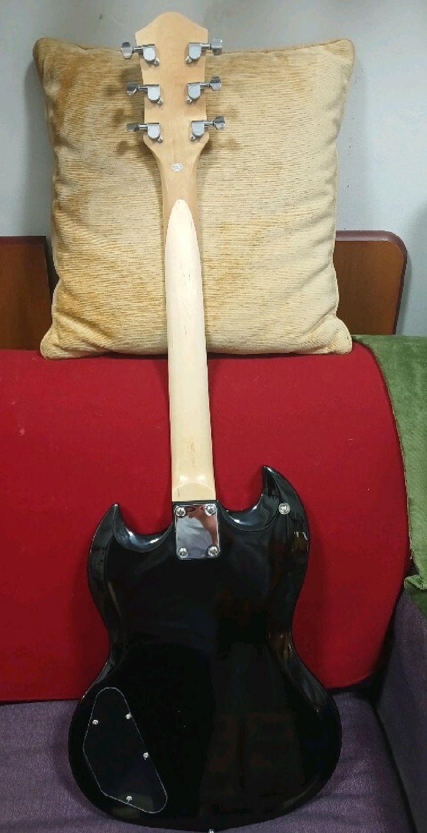 Sıfır Satılık "Yarasa Kasa Cross Marka"Elektro Gitar 2