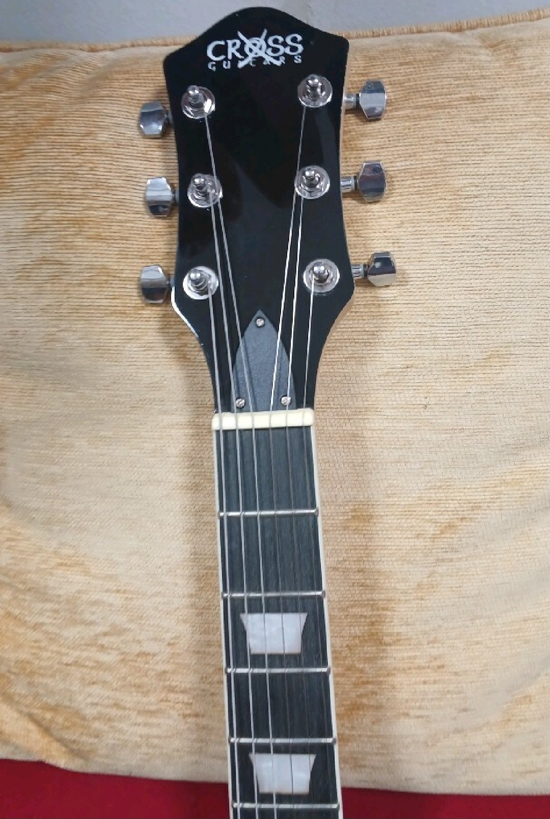 Sıfır Satılık "Yarasa Kasa Cross Marka"Elektro Gitar 4
