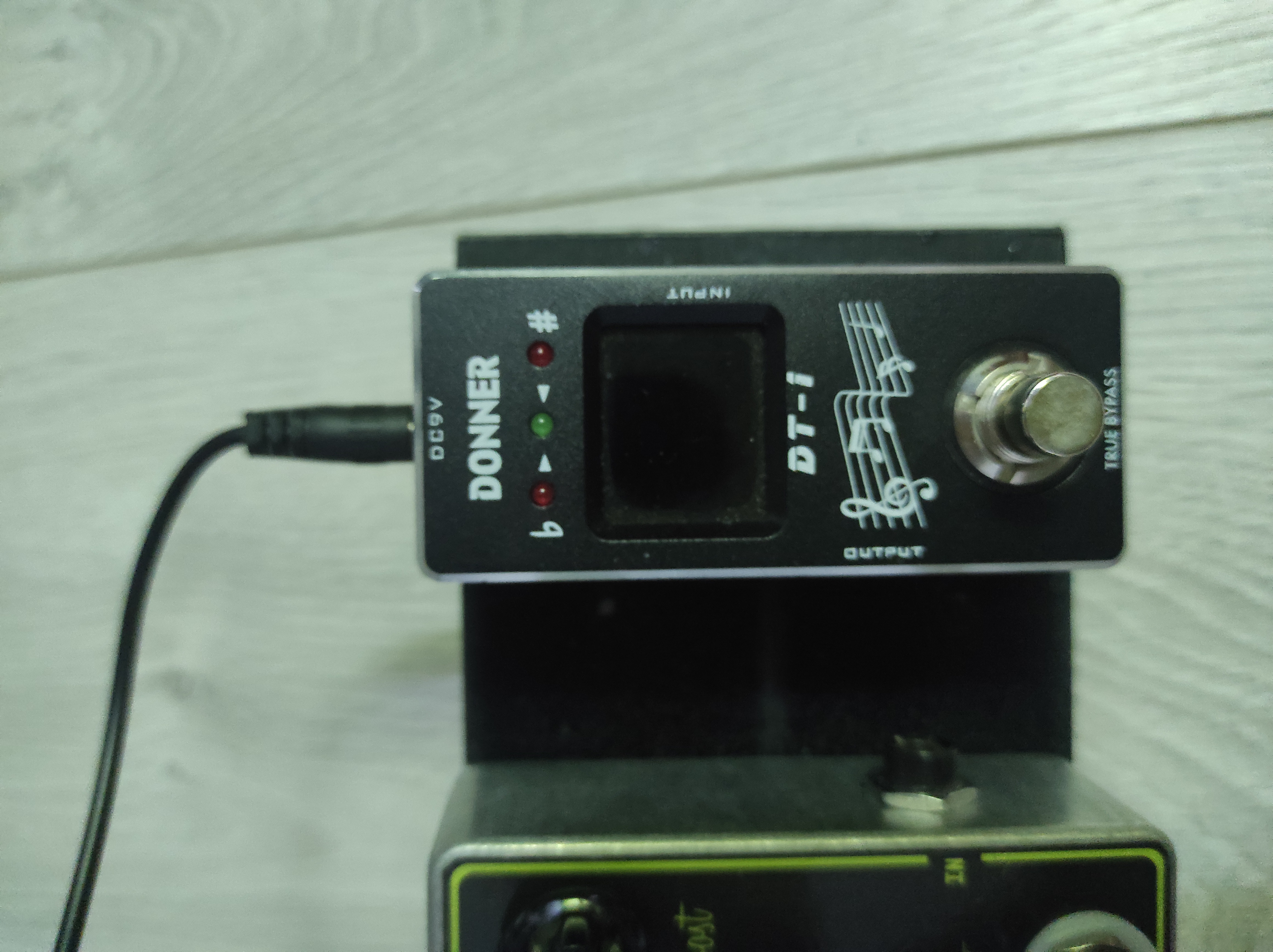 Analog pedallar + çoklu adaptörü + el yapımı pedalboard 2