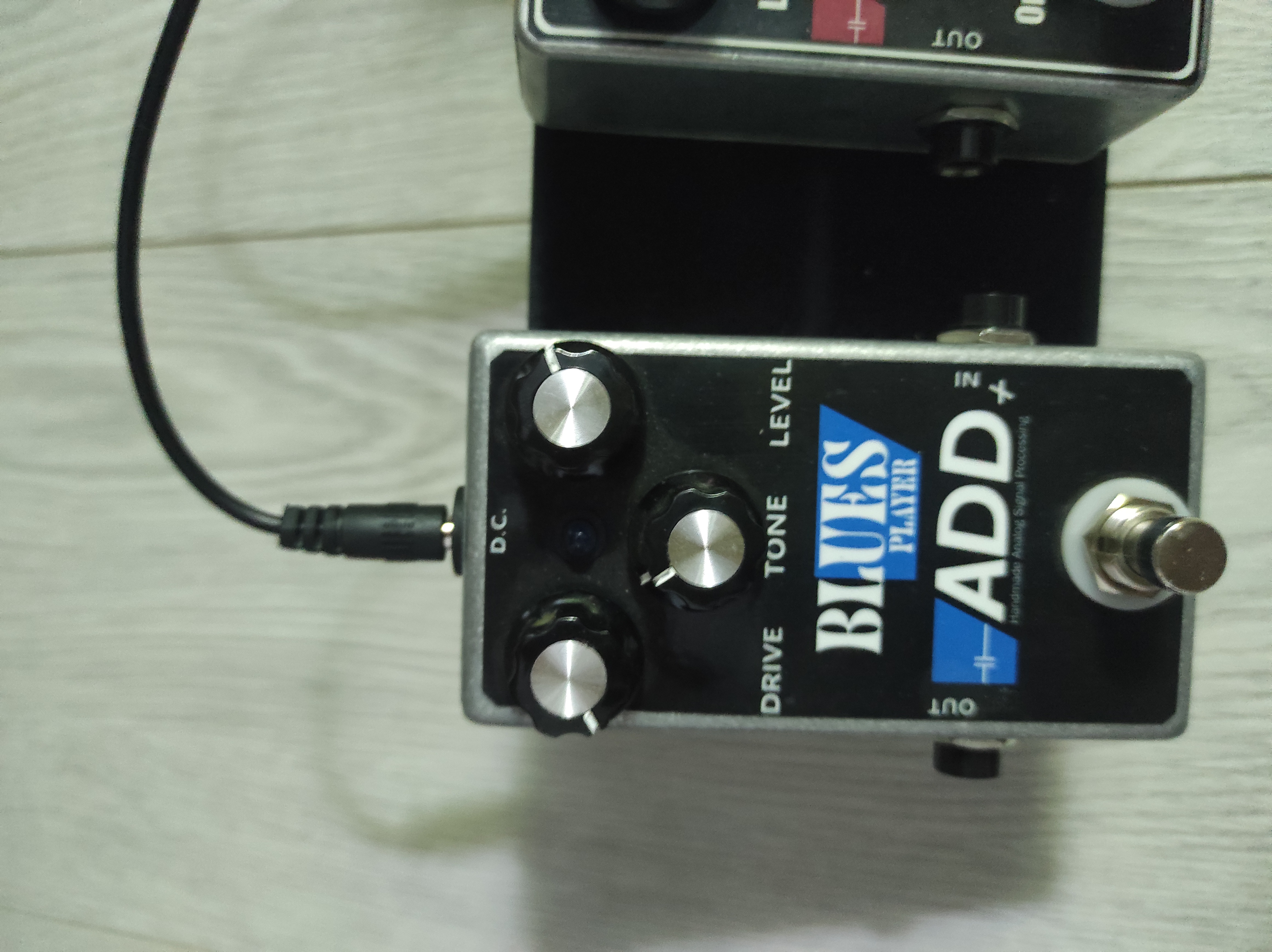 Analog pedallar + çoklu adaptörü + el yapımı pedalboard 6
