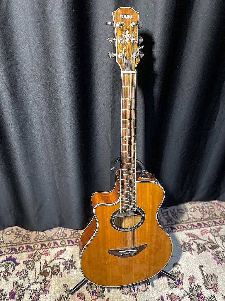 Yamaha APX700 Solak Elektro-Akustik Gitar 3