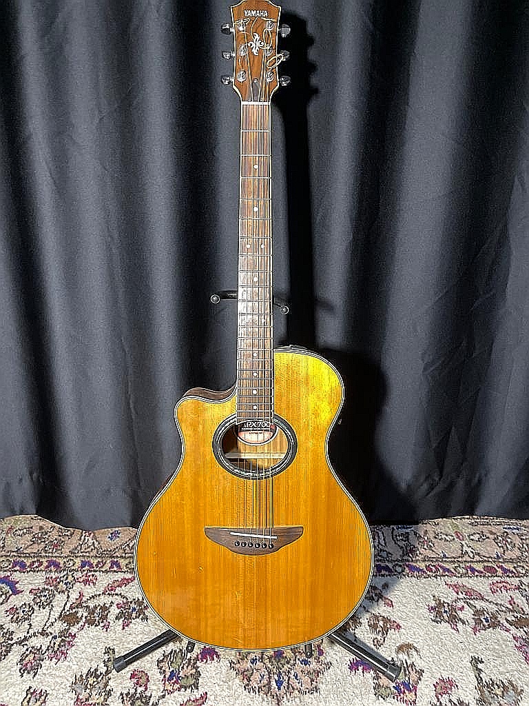 Yamaha APX700 Solak Elektro-Akustik Gitar 1