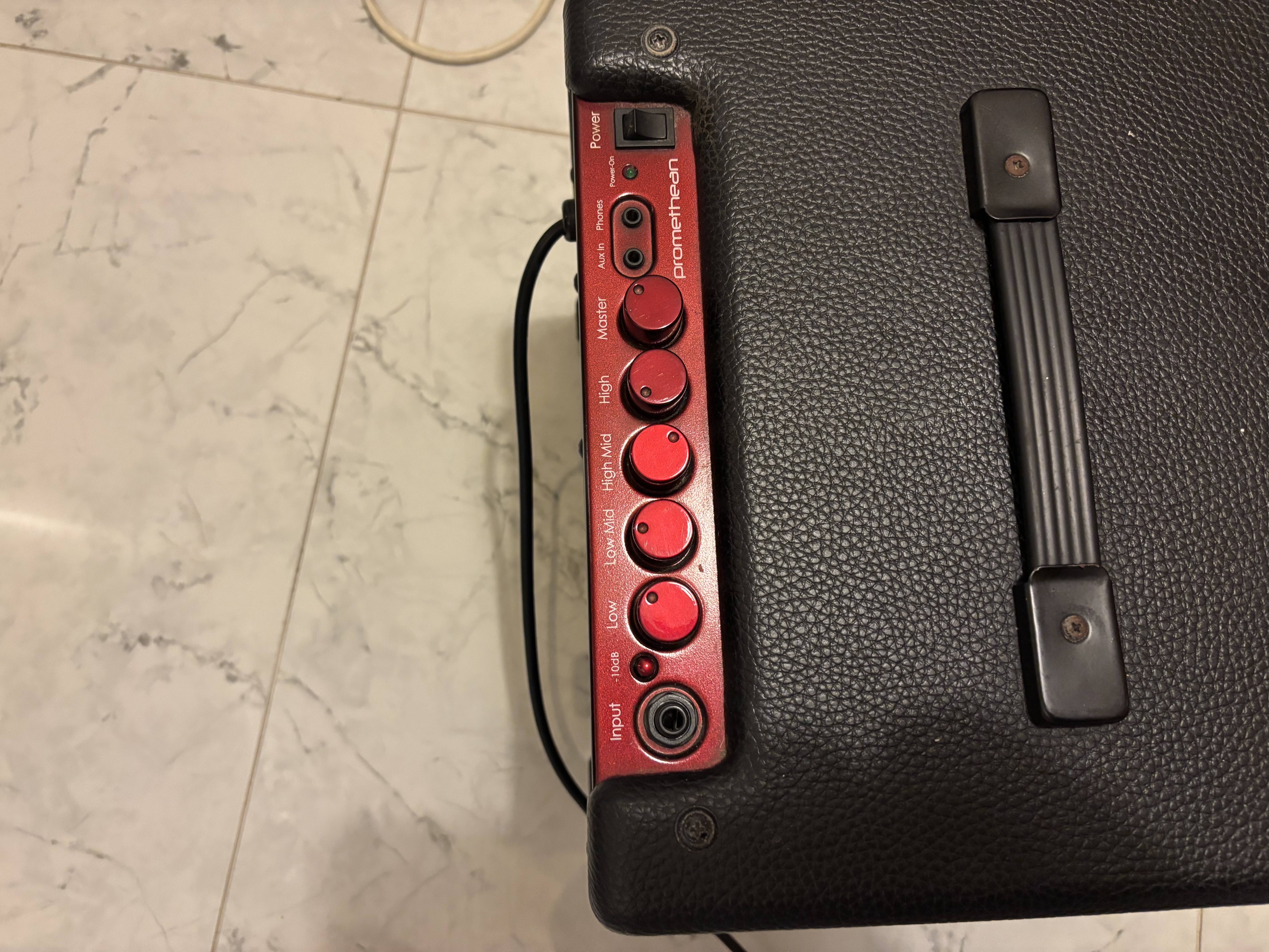 ibanez promethean p20u 20w gitar amfisi 2