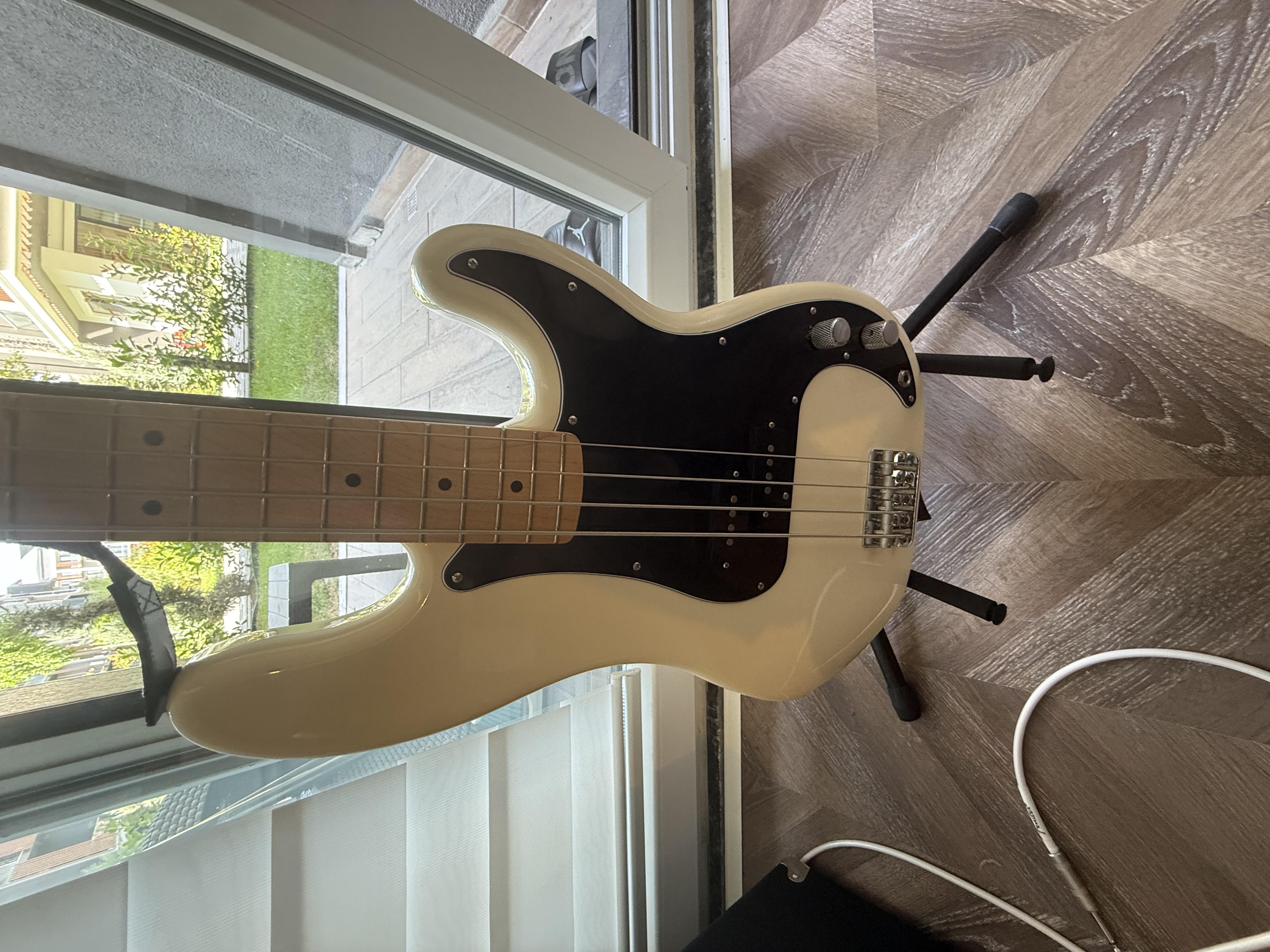 Fender standart precision bass 1
