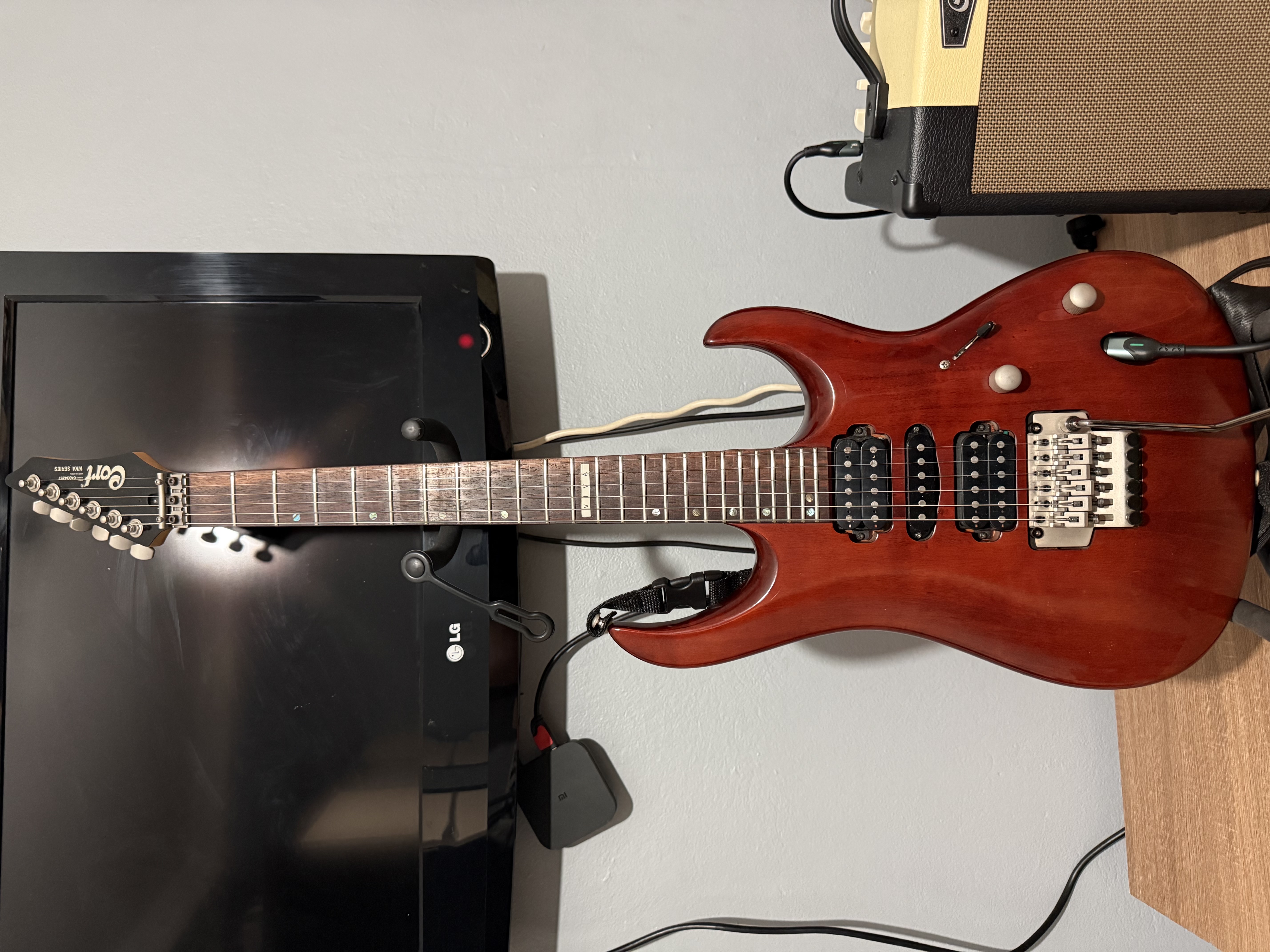 Cort Viva Gold II (2004) Elektro Gitar,Cort CM15R Amfi Set 2