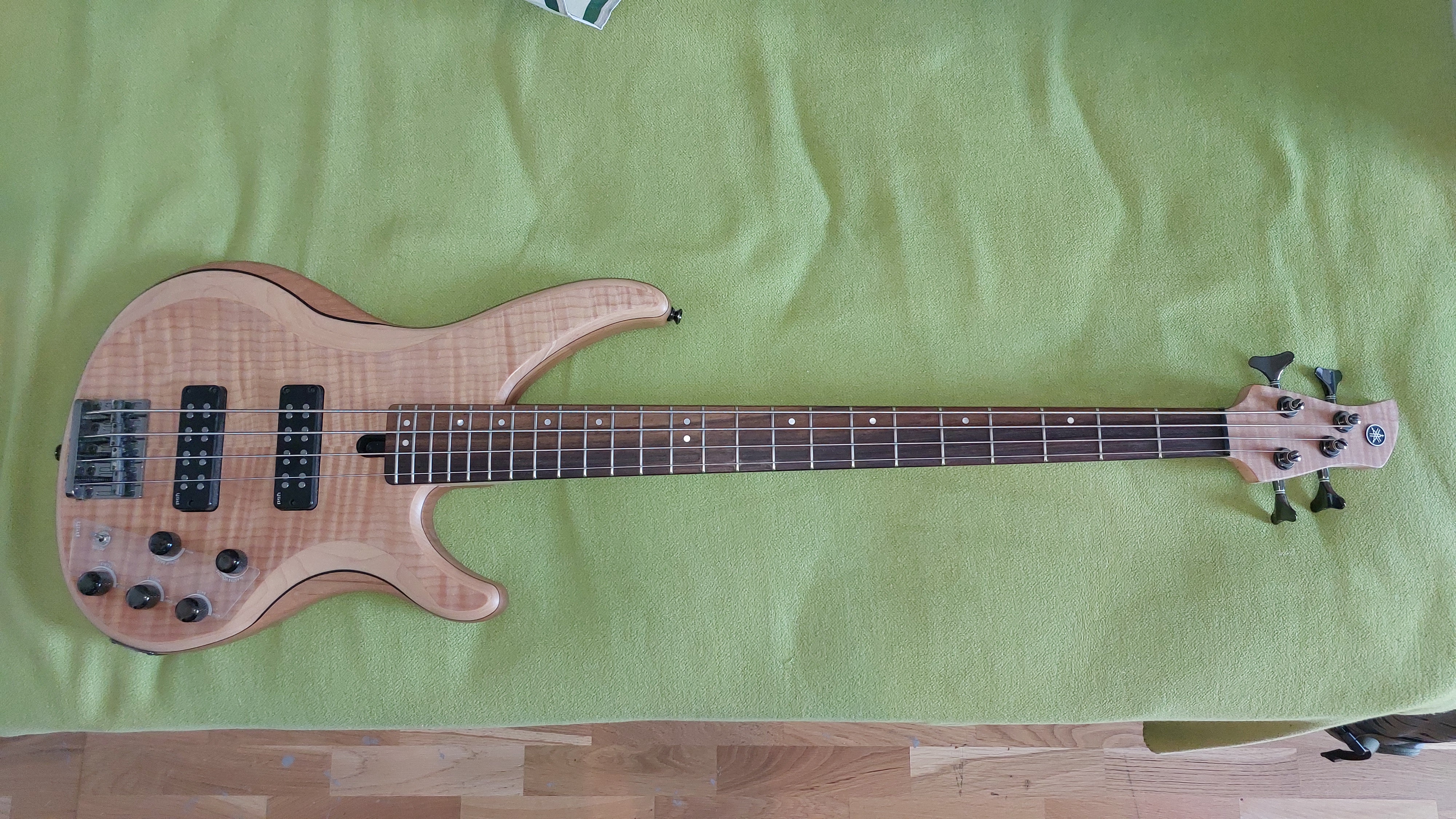 Yamaha TRBX604 8