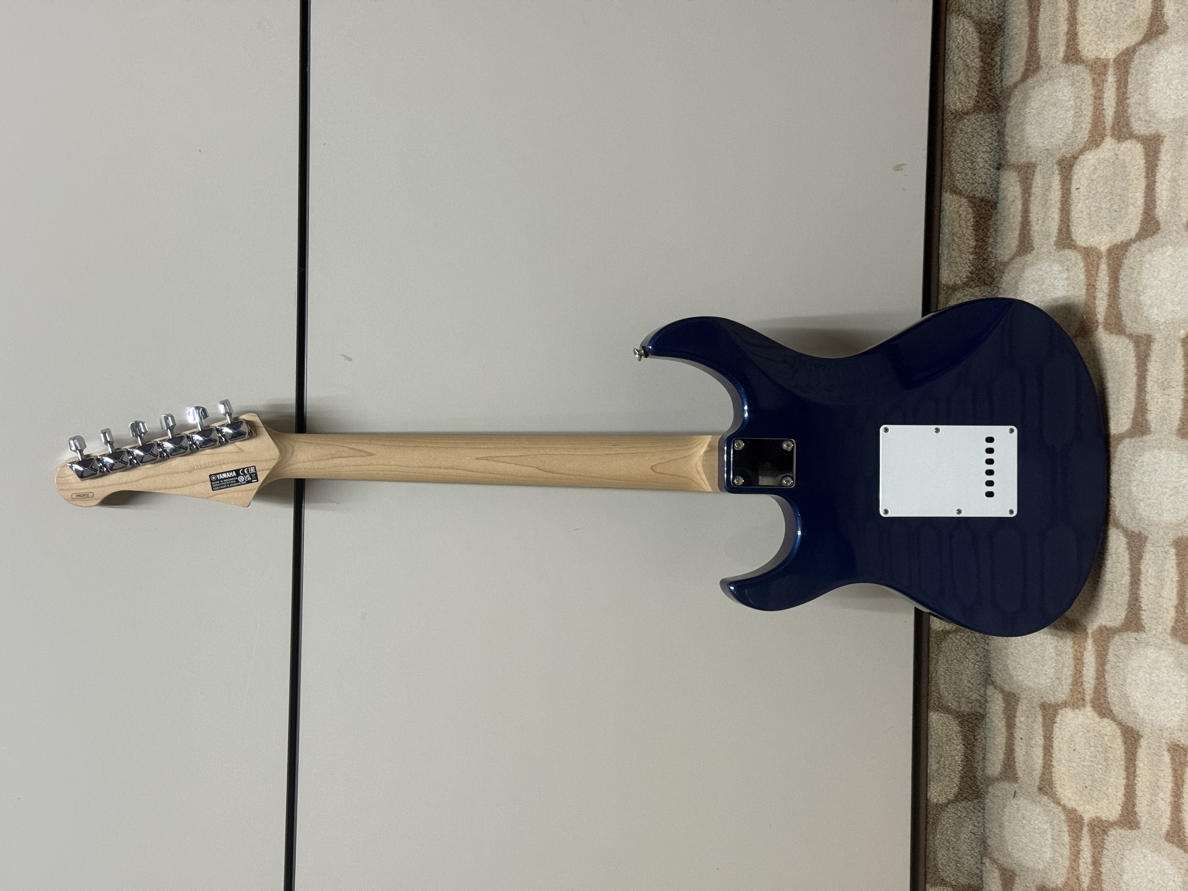 Yamaha Pacifica 012 DBM(Dark Blue Metallic) 3