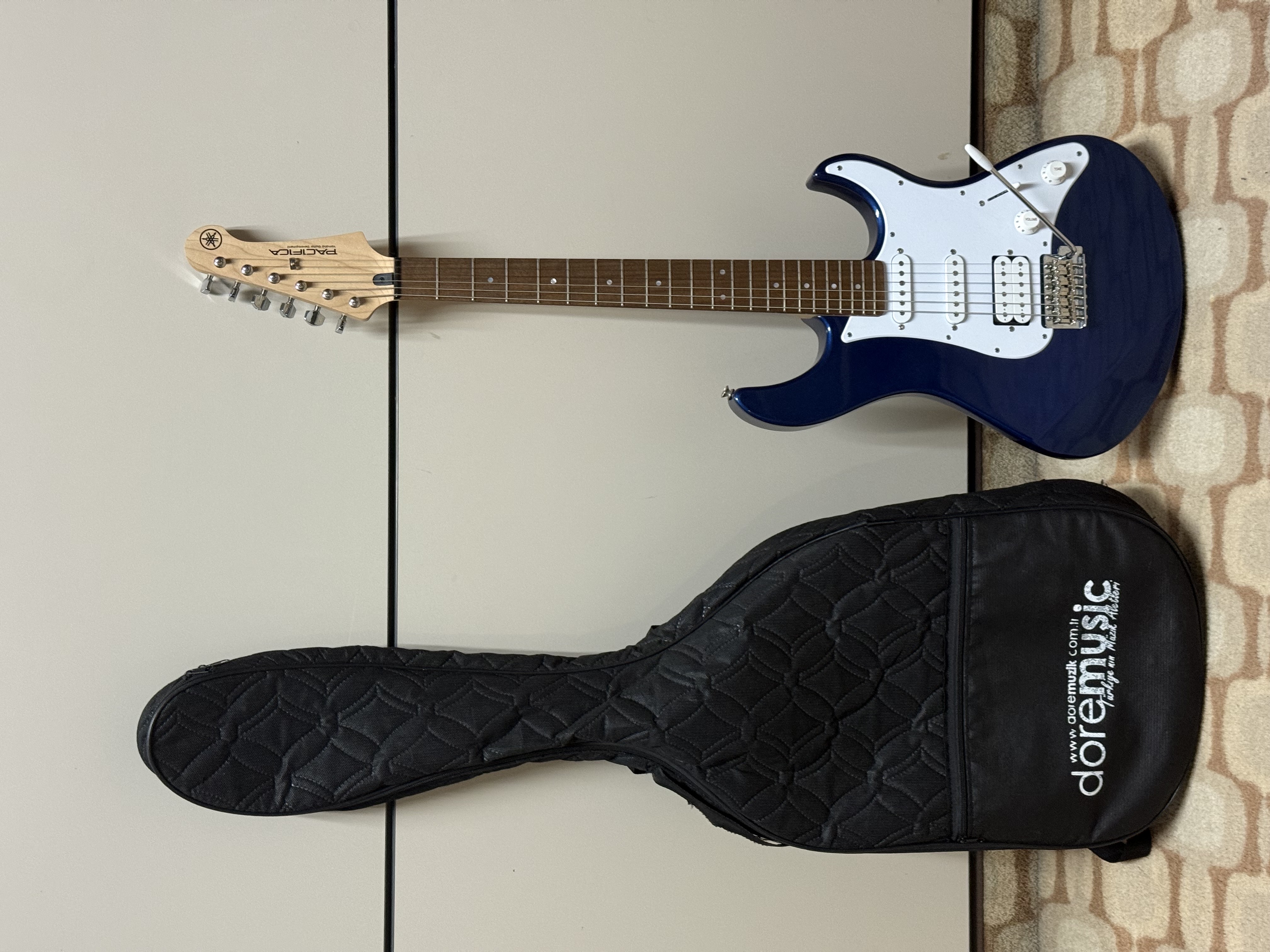 Yamaha Pacifica 012 DBM(Dark Blue Metallic) 1